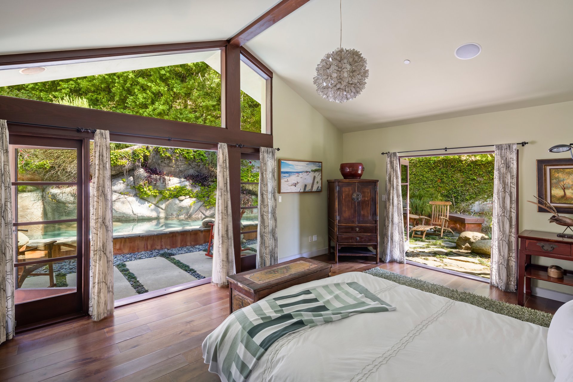 2669 Harlesden Ct, Hollywood Hills