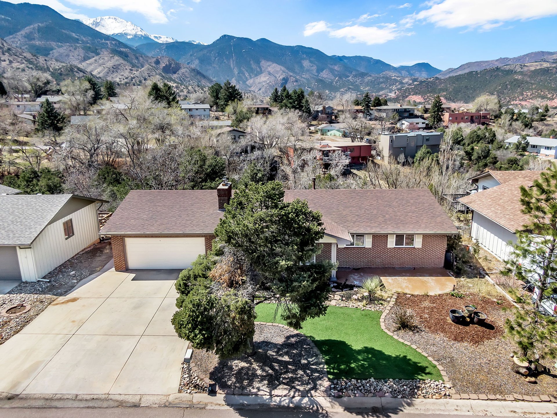 214 Crystal Hills Boulevard