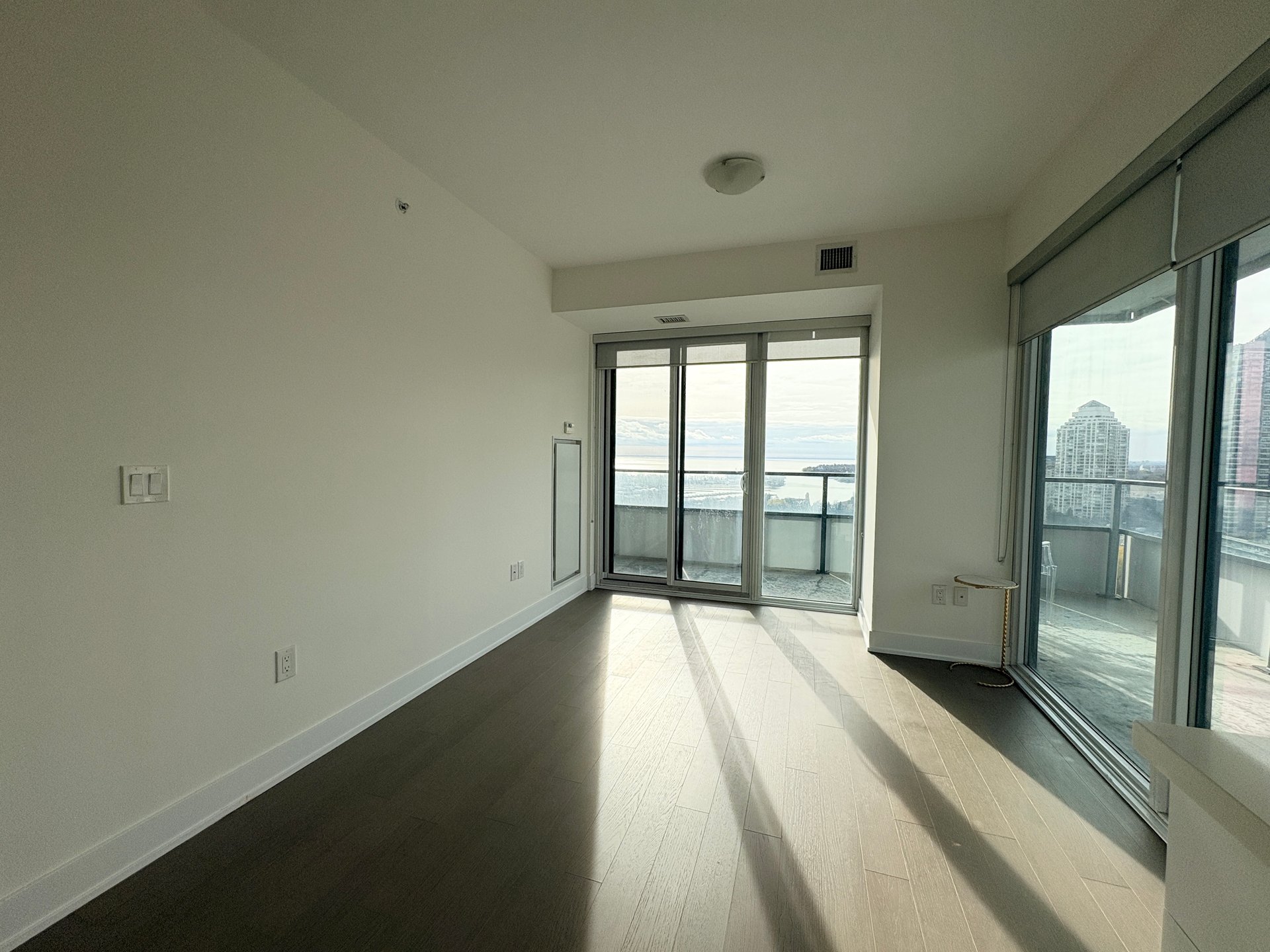 20 Shore Breeze Drive 1502