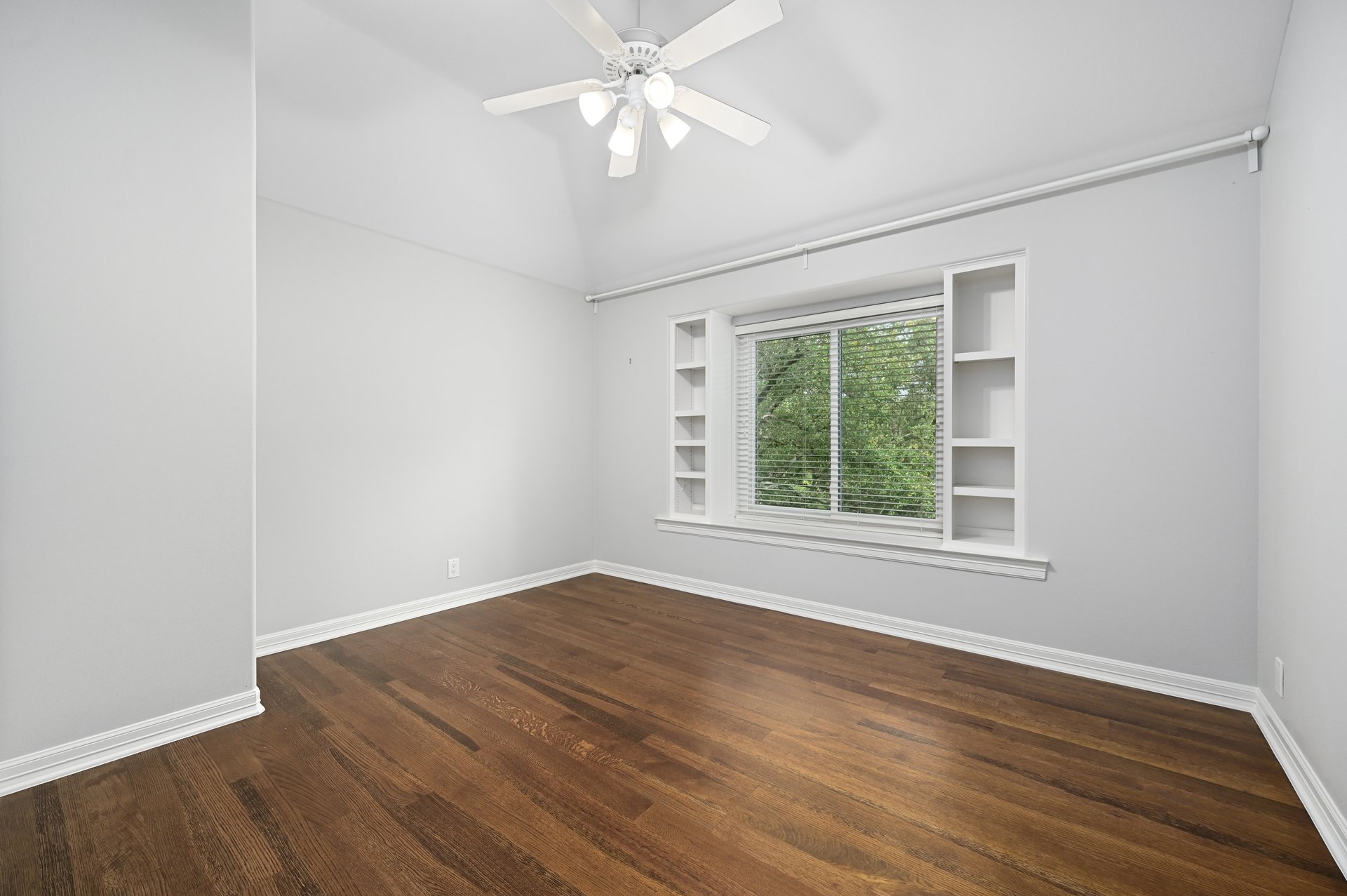 2704 Regents Park
