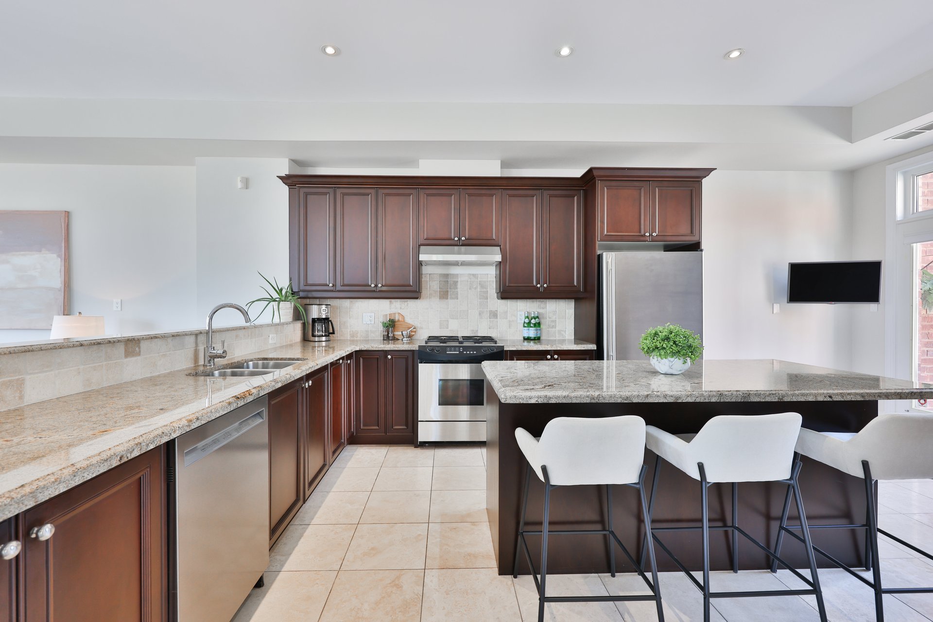 8-120 Bronte Road, Oakville 