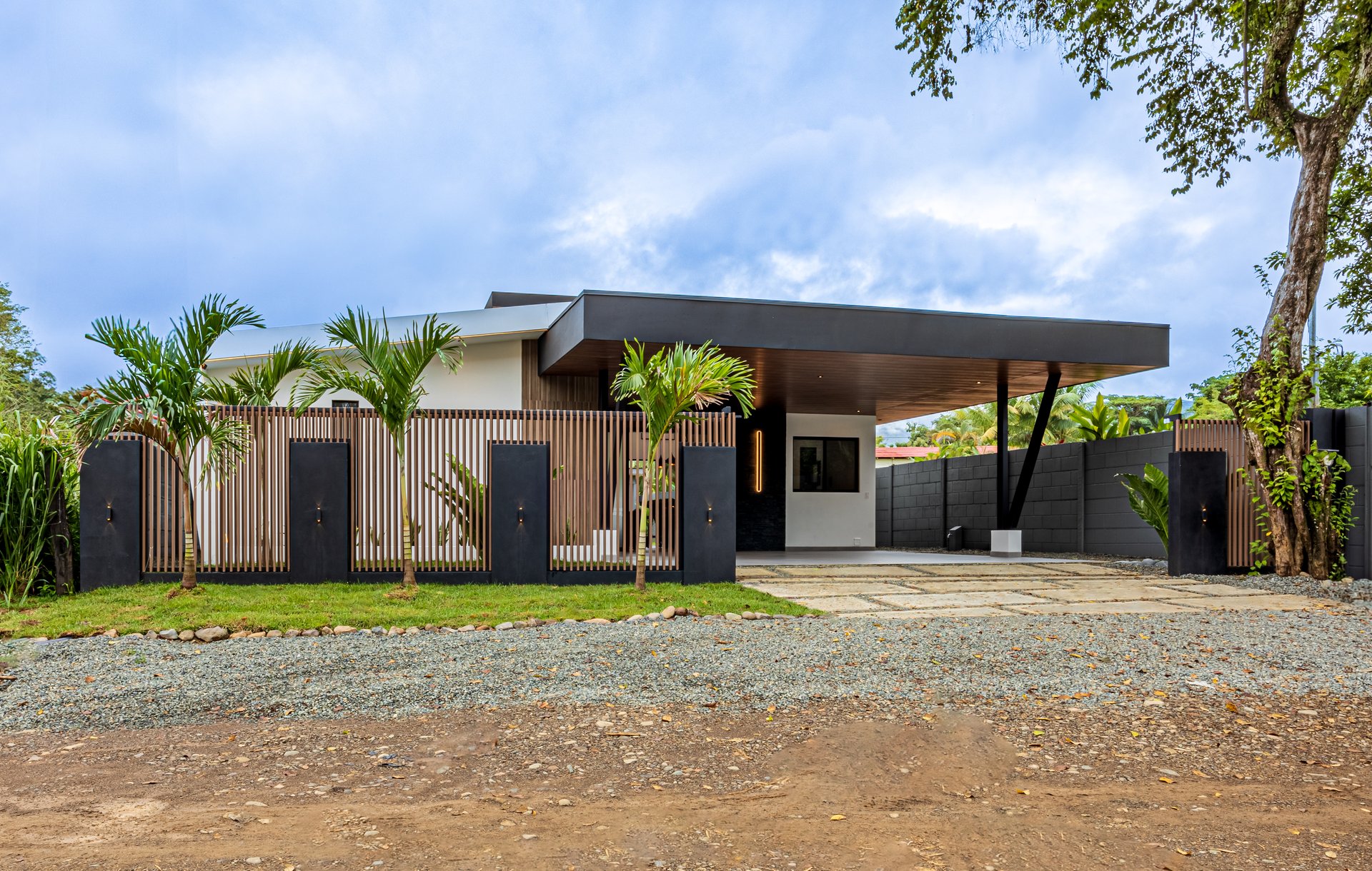 Tropica House a Luxurious Oasis in the Heart of Uvita!