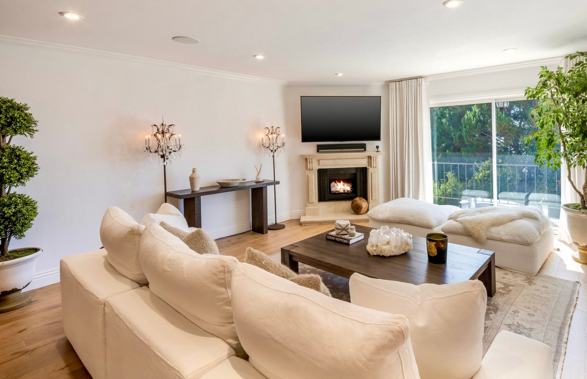 2385 Roscomare Rd Unit: D3, Bel Air 