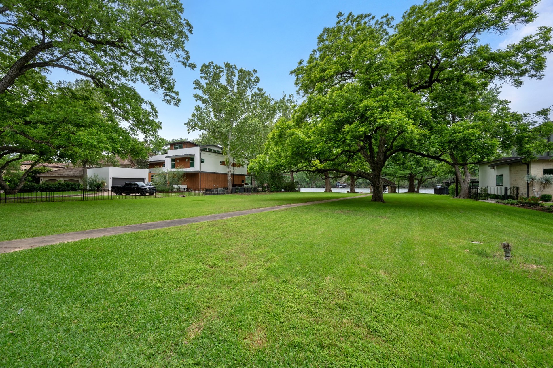 3200 Rivercrest Drive