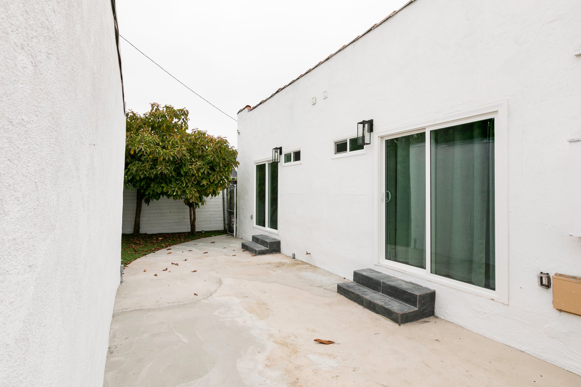 Remodeled and Vacant Mid-City Duplex!