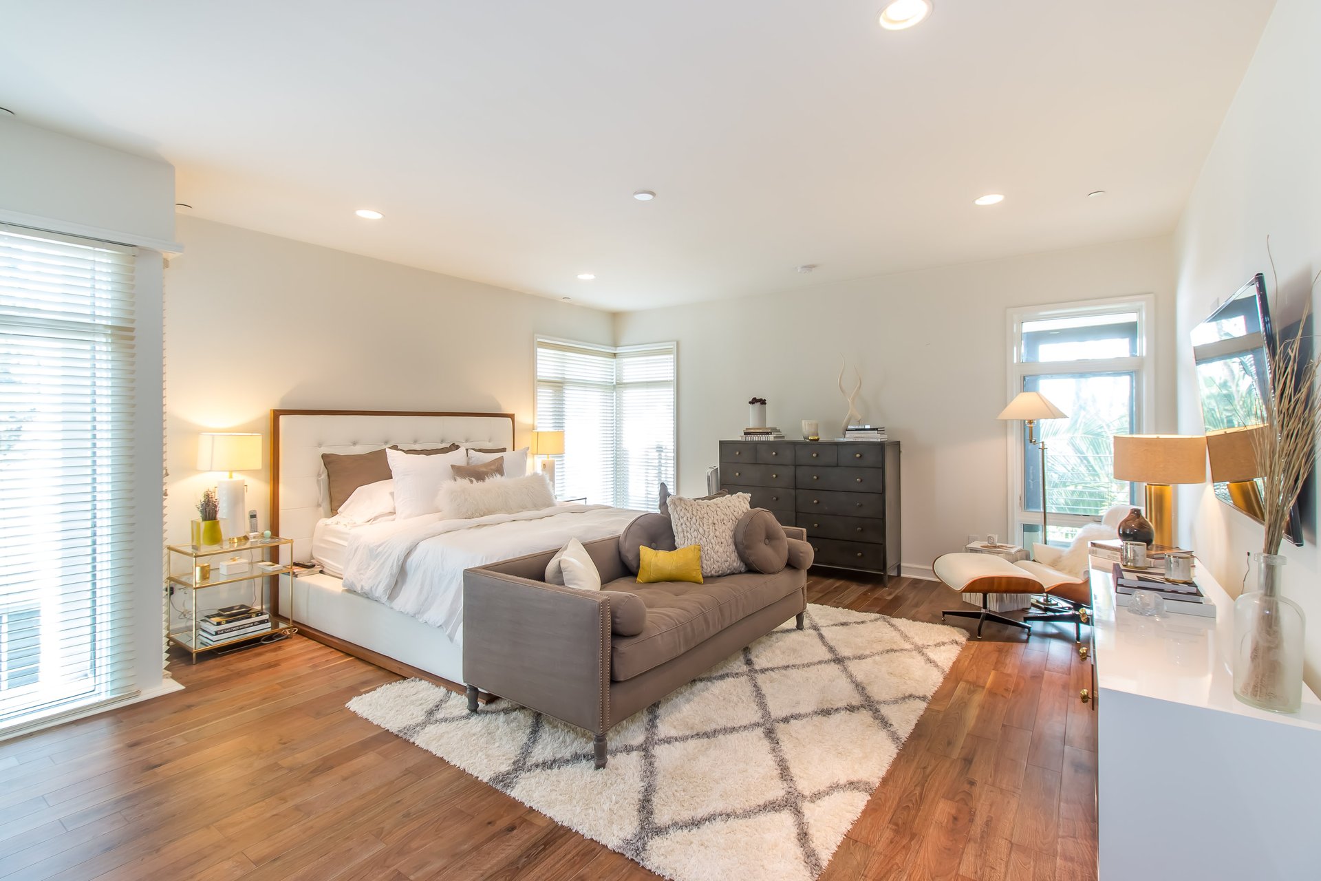 447 N Doheny Dr, #305