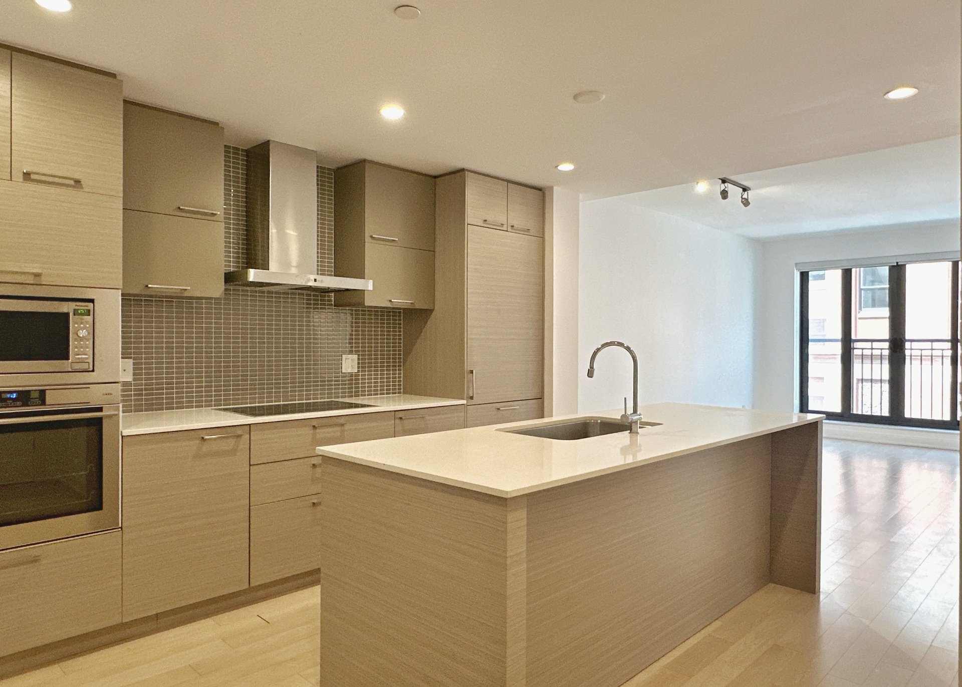 519- 55 Front Street E