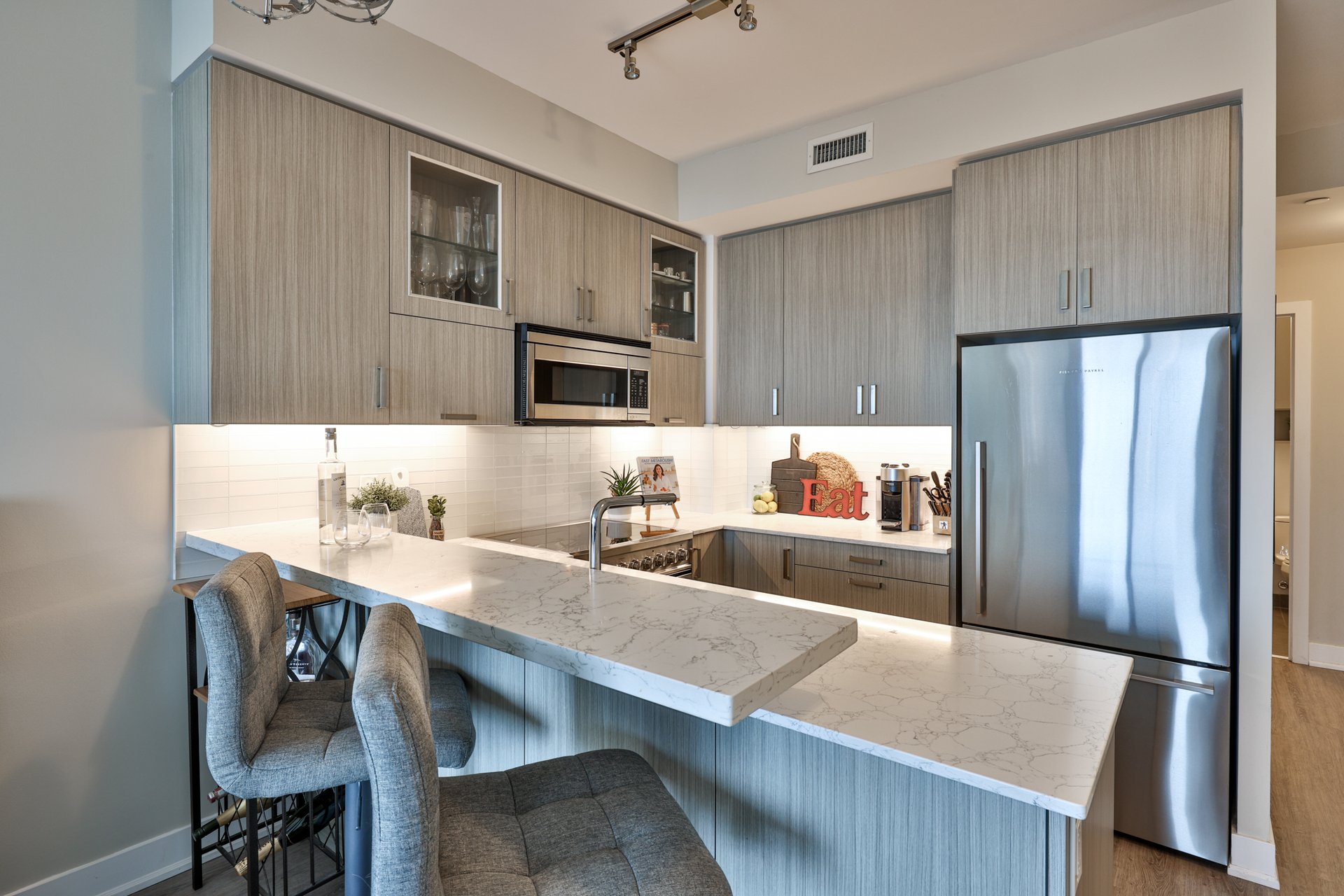  Corner Suite At The Barrington! 