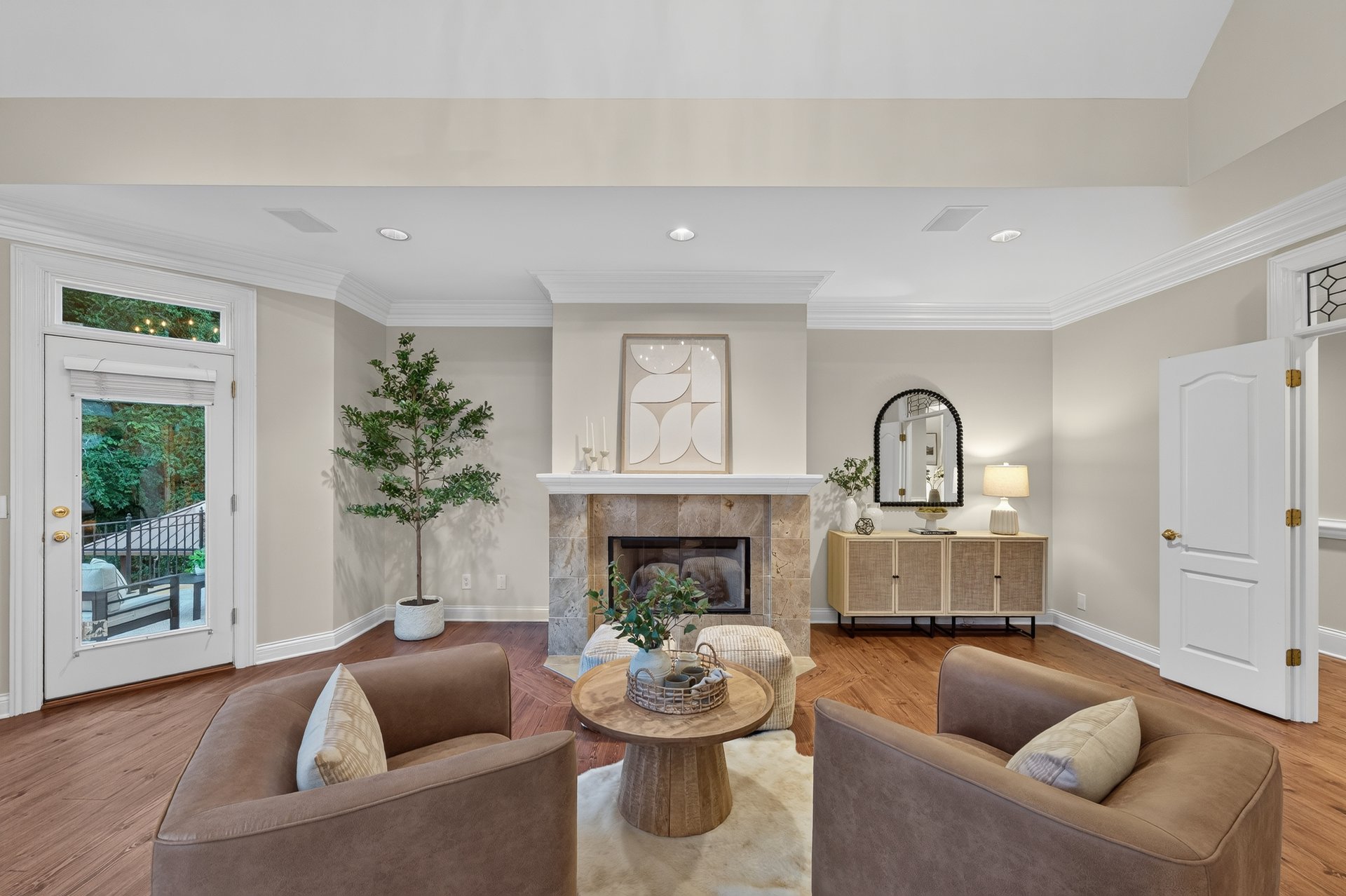 1055 Hedgerose Lane