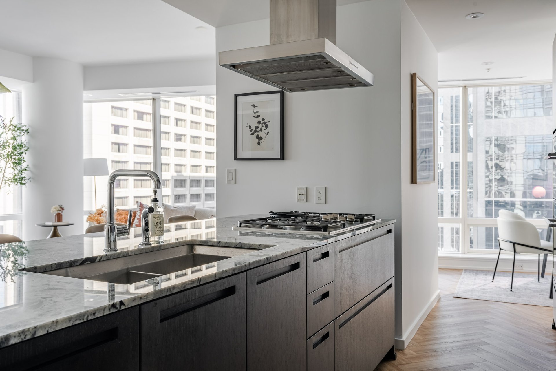 Suite 1906- 180 University Avenue