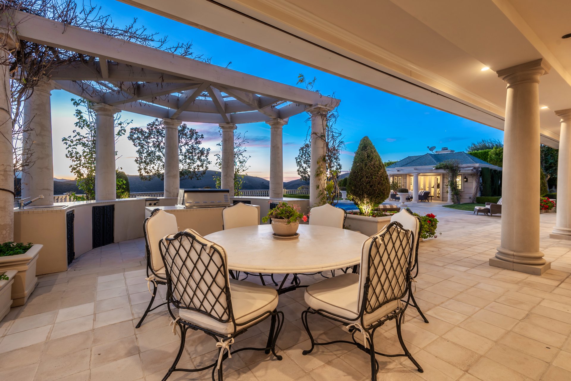 996 Vista Ridge Lane