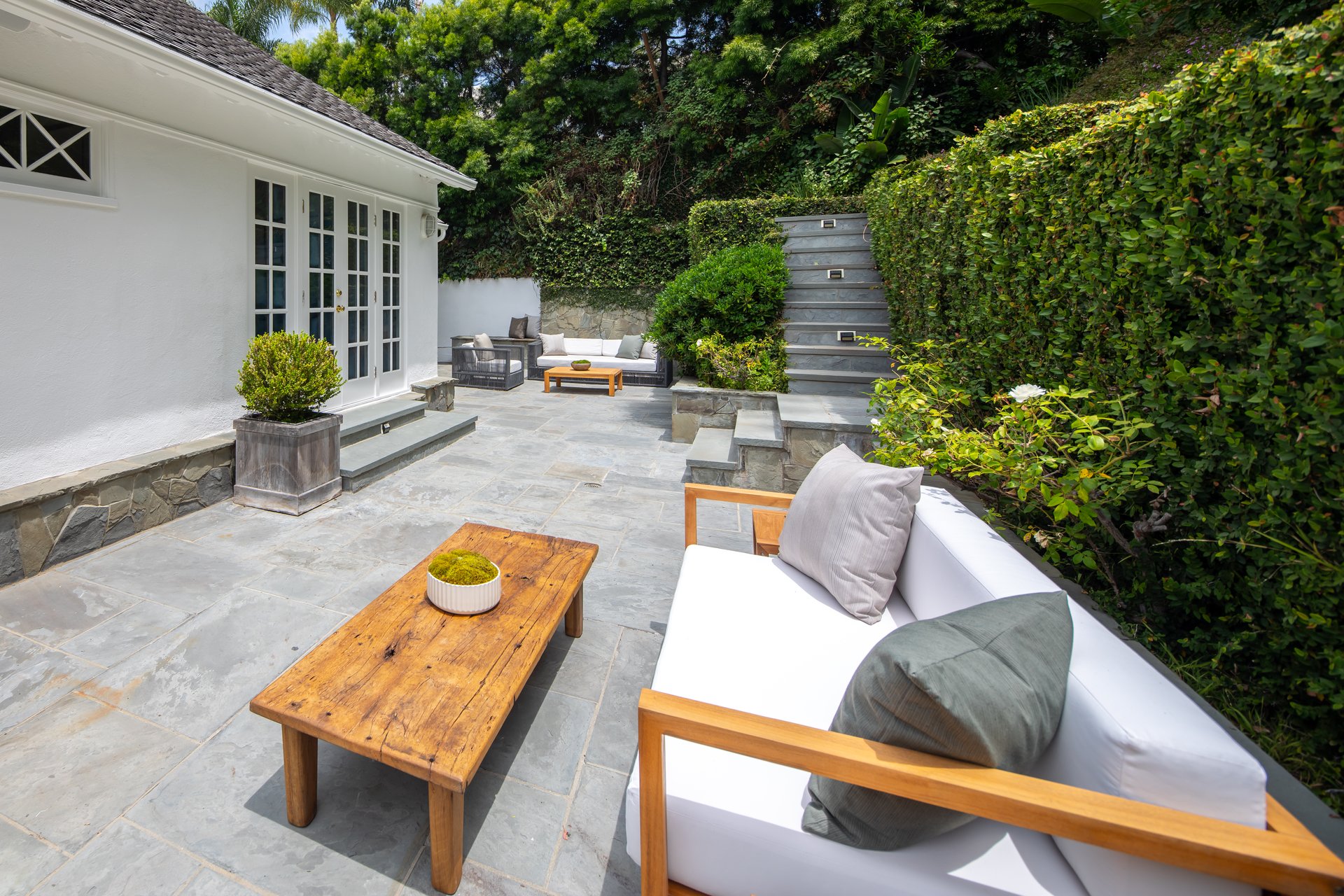 1134 San Ysidro Dr, Beverly Hills 