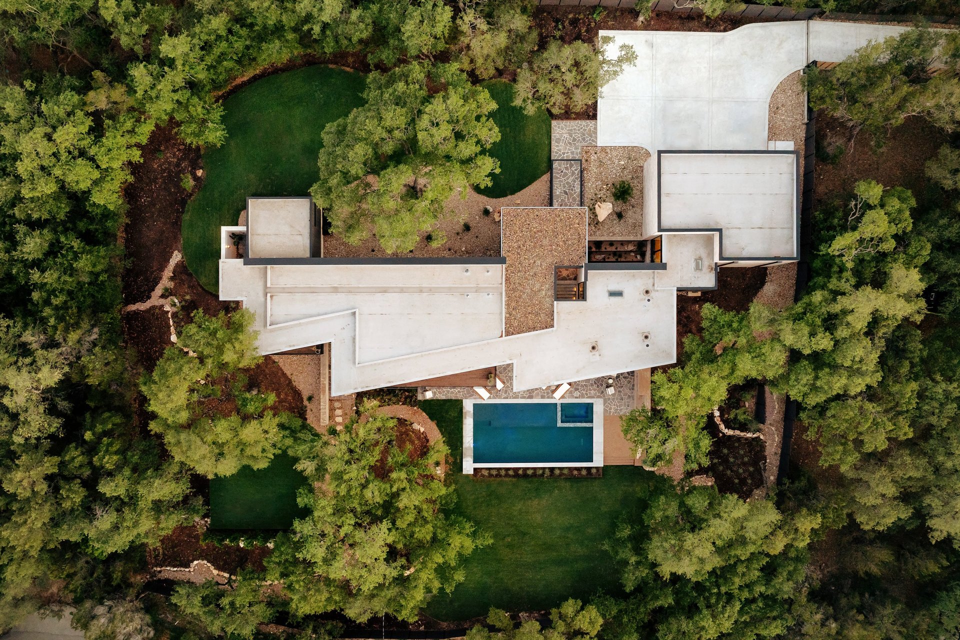 7001 Oak Shores Drive