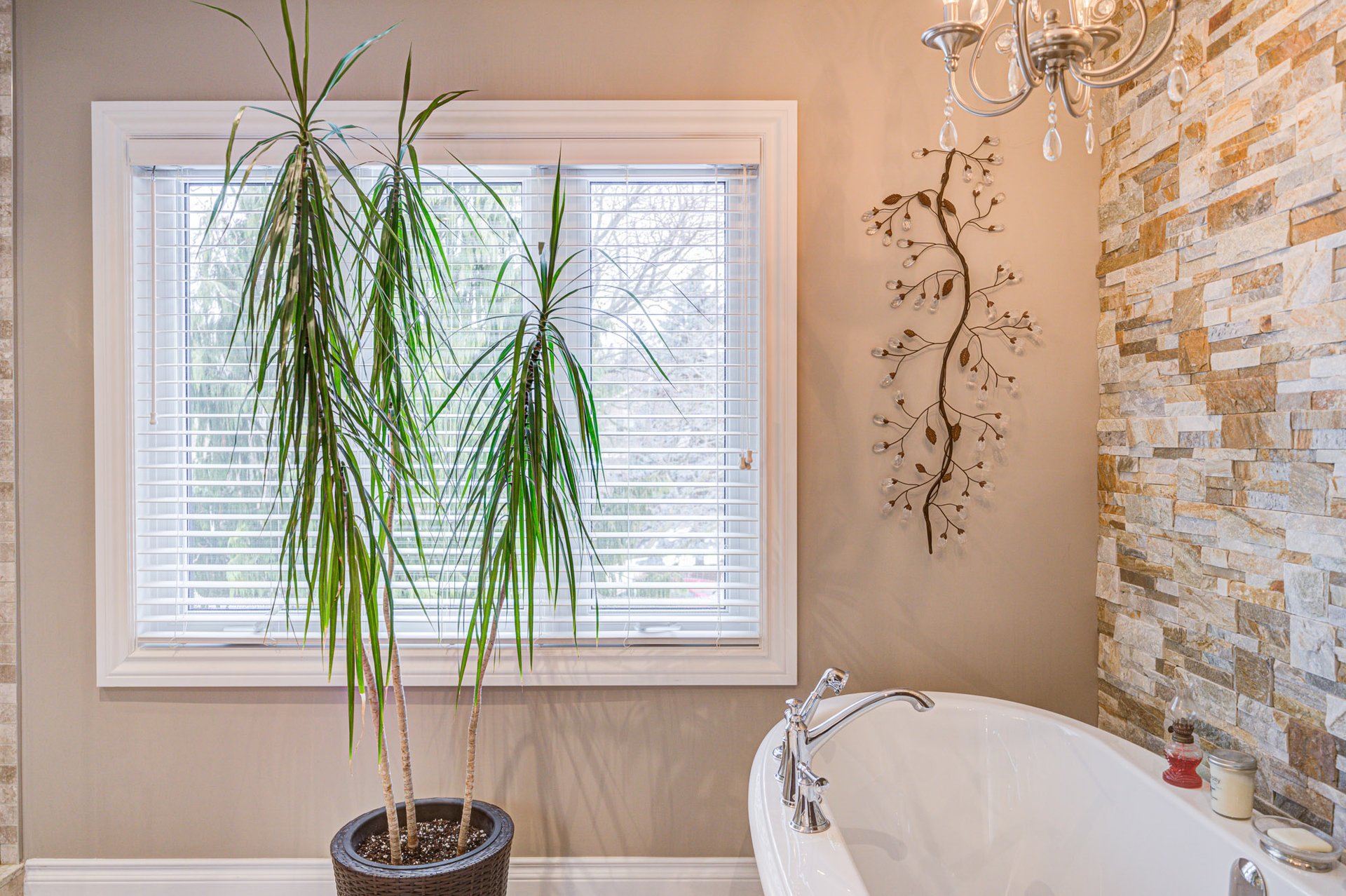 1296 Mapleridge Cres