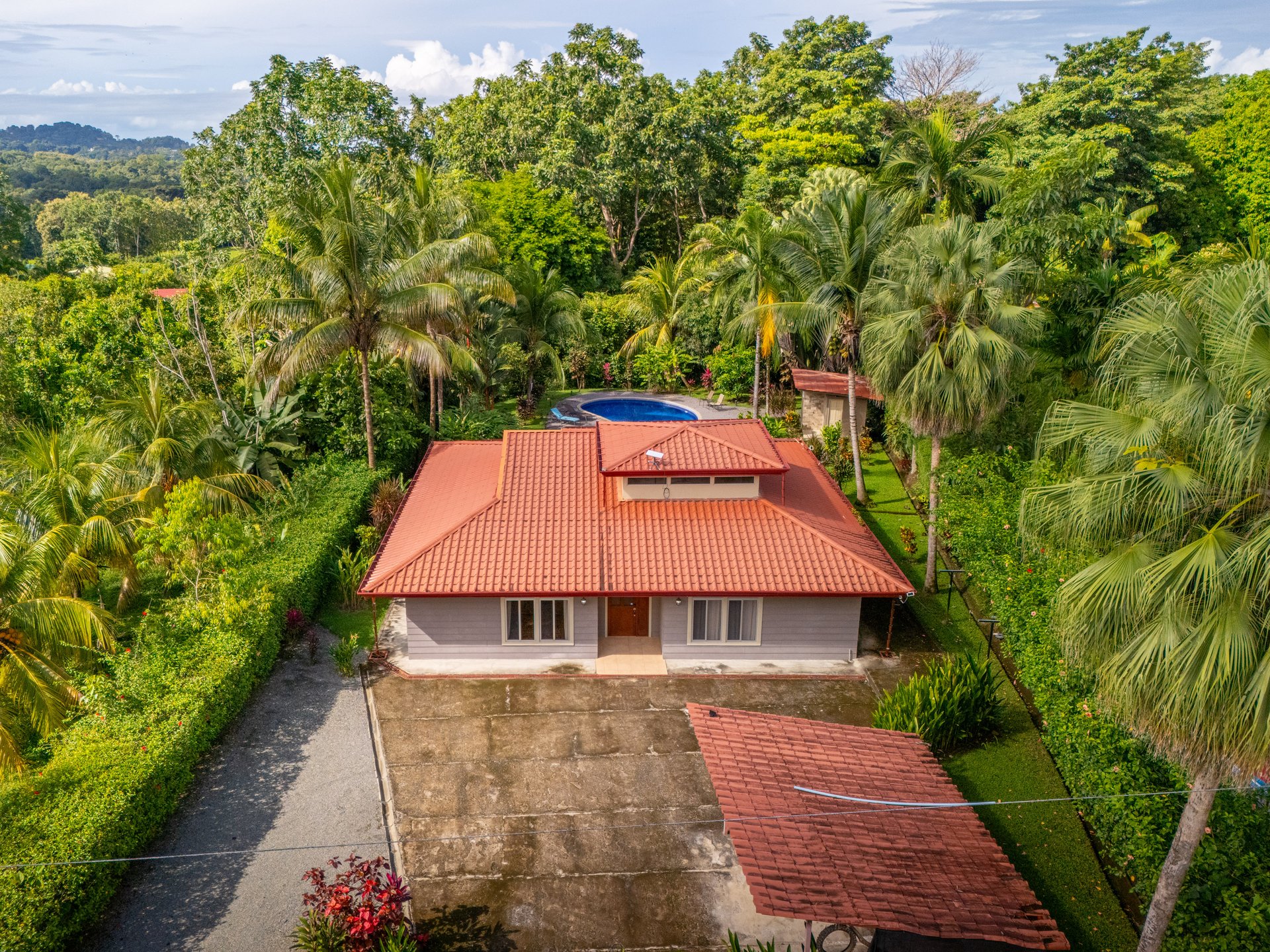 Casa Luna, 3bed /3bath Private Oasis, Convenient Location