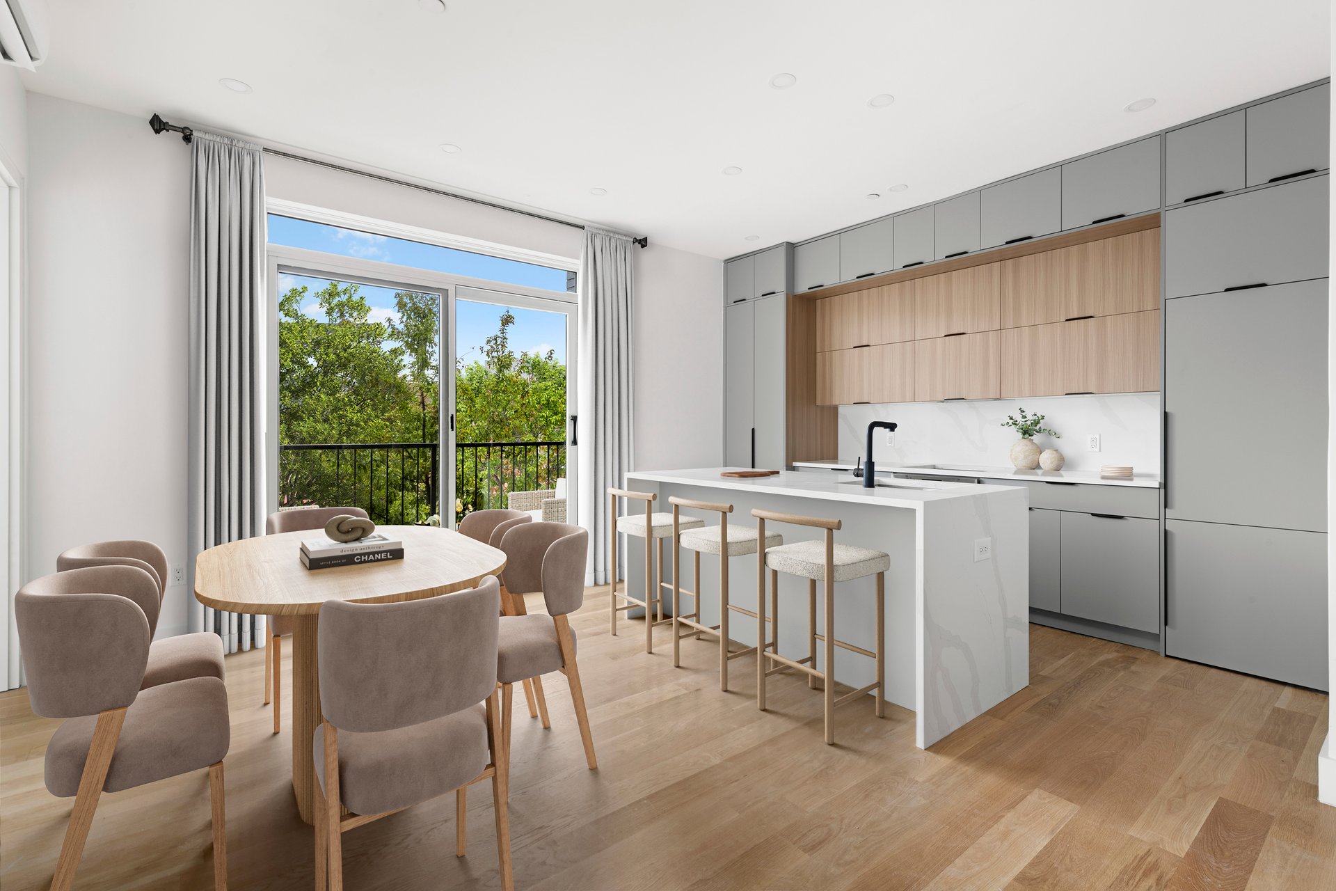 831 Knickerbocker
