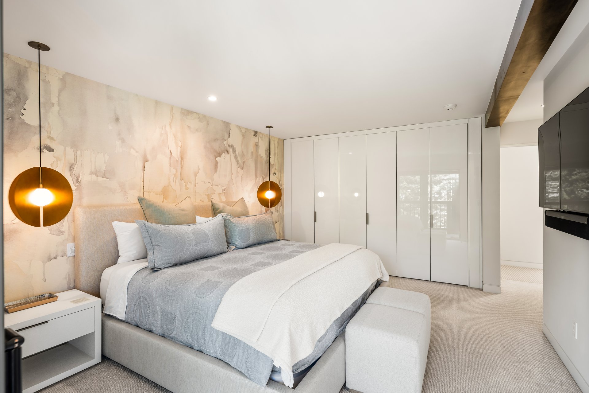 Slopeside Sophistication
