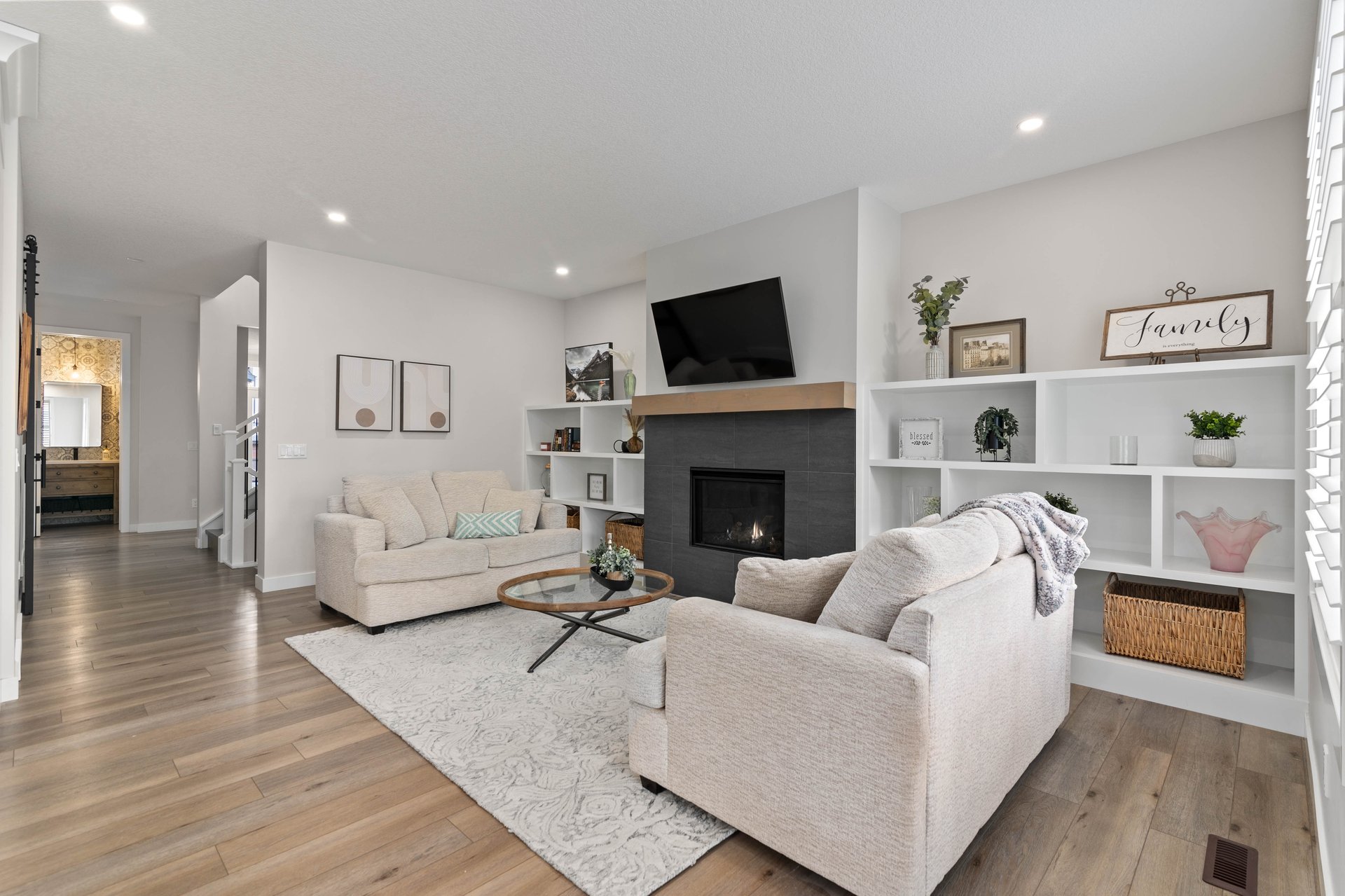 17 Coulee Crescent SW