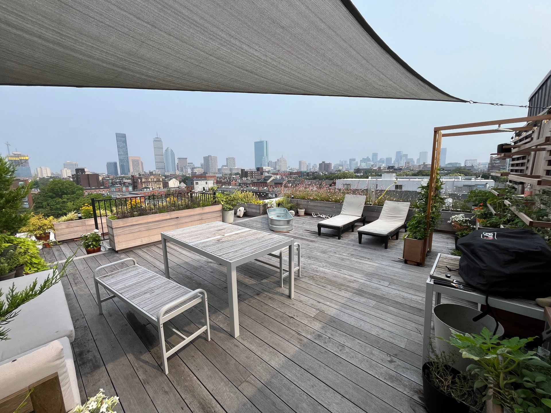 Northampton Street - One bed one back with laundry, roof deck, elevator and Parking! 