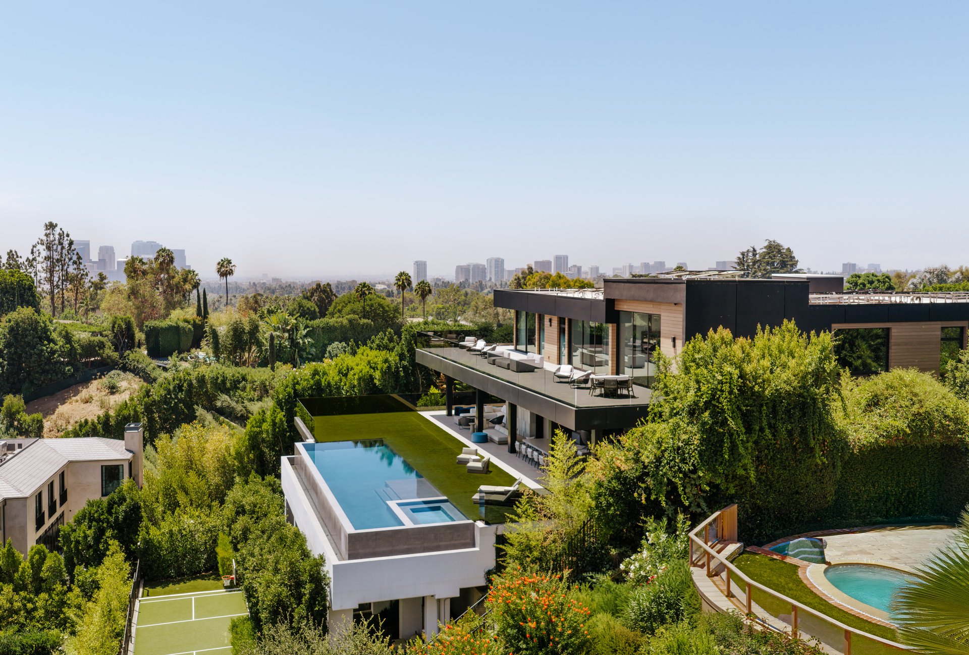 1140 Summit Dr, Beverly Hills