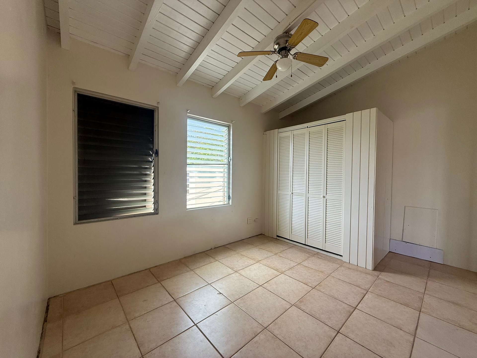 1141 Chapel Hill 3 Bedroom Apartment