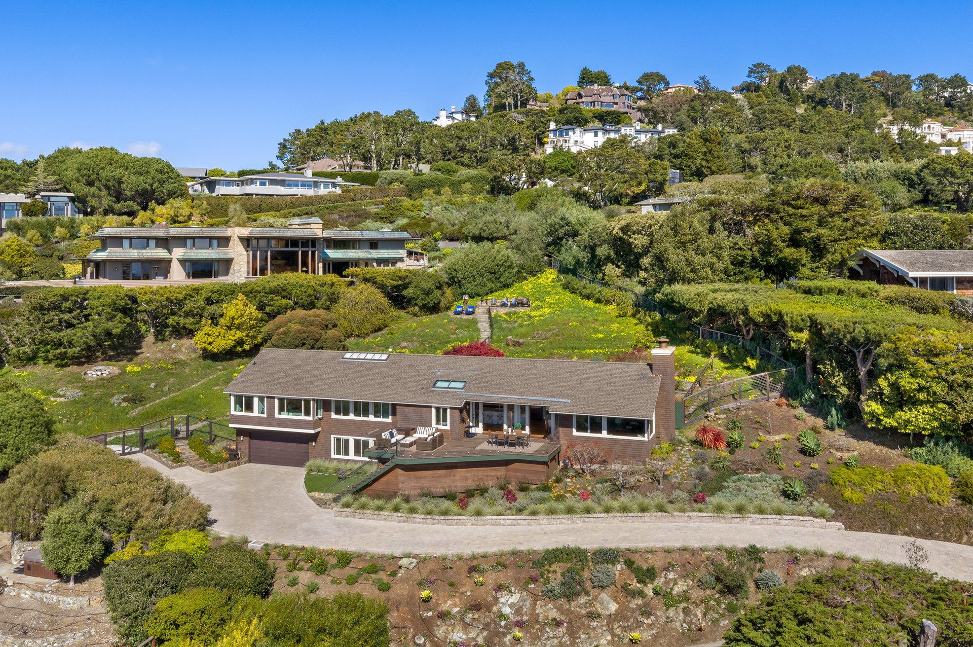 Stylish and Chic Mount Tiburon Retreat 