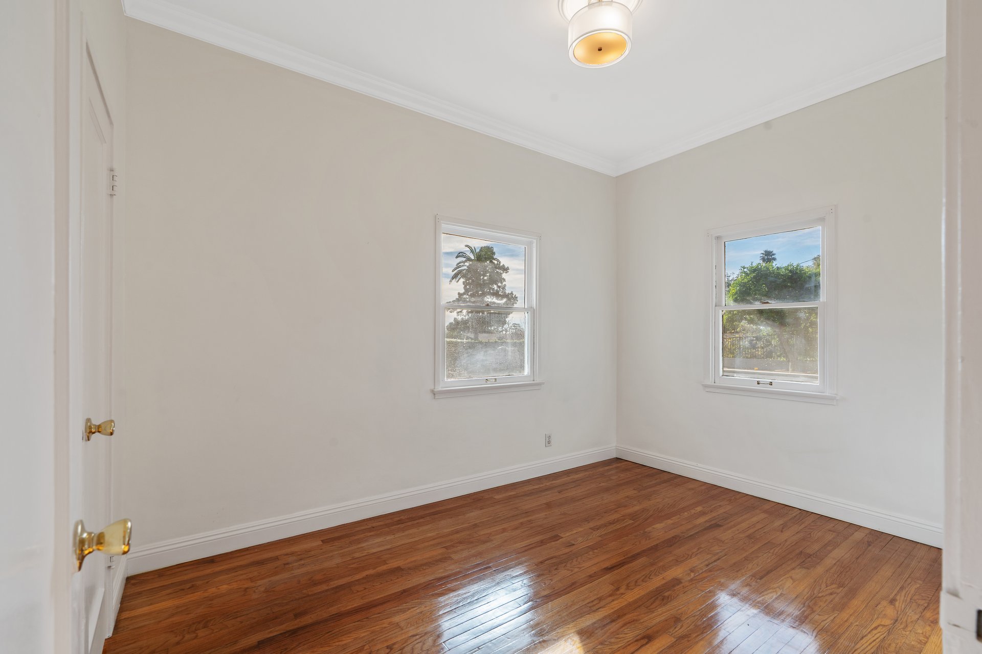 1325 E Altadena