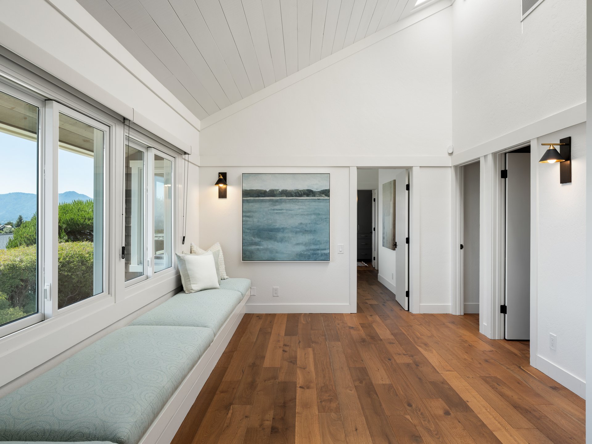 Stylish and Chic Mount Tiburon Retreat 