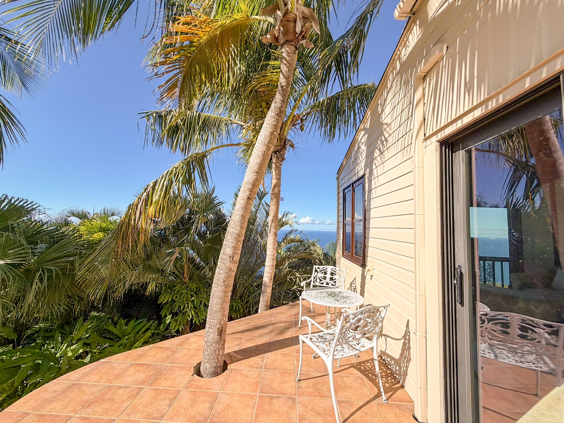 1105 Villa Botanica
