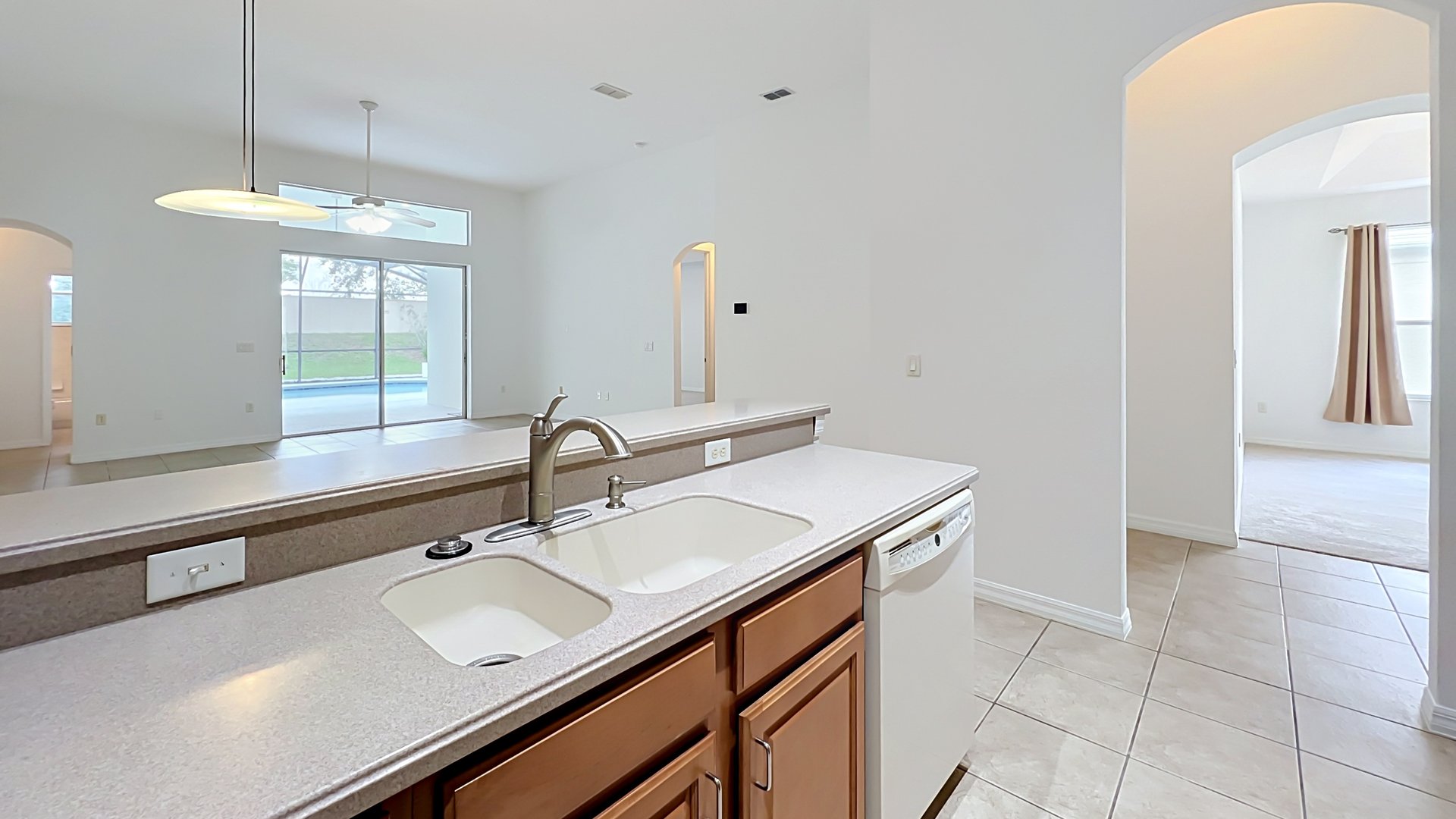 Orlando Vista Lakes 5-Bedroom 4-Bathroom Home and Lifestyle