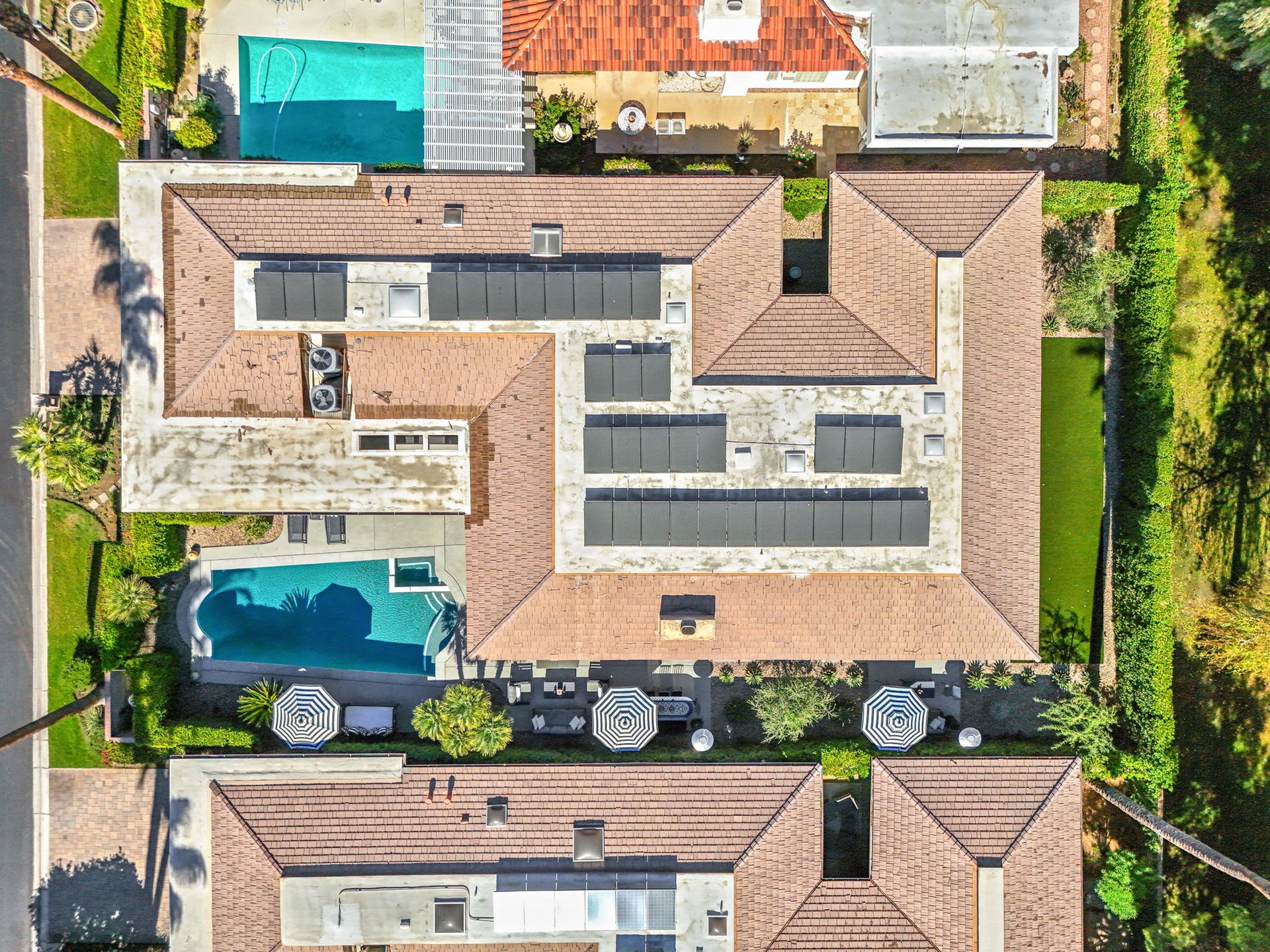 12 Dartmouth Dr.