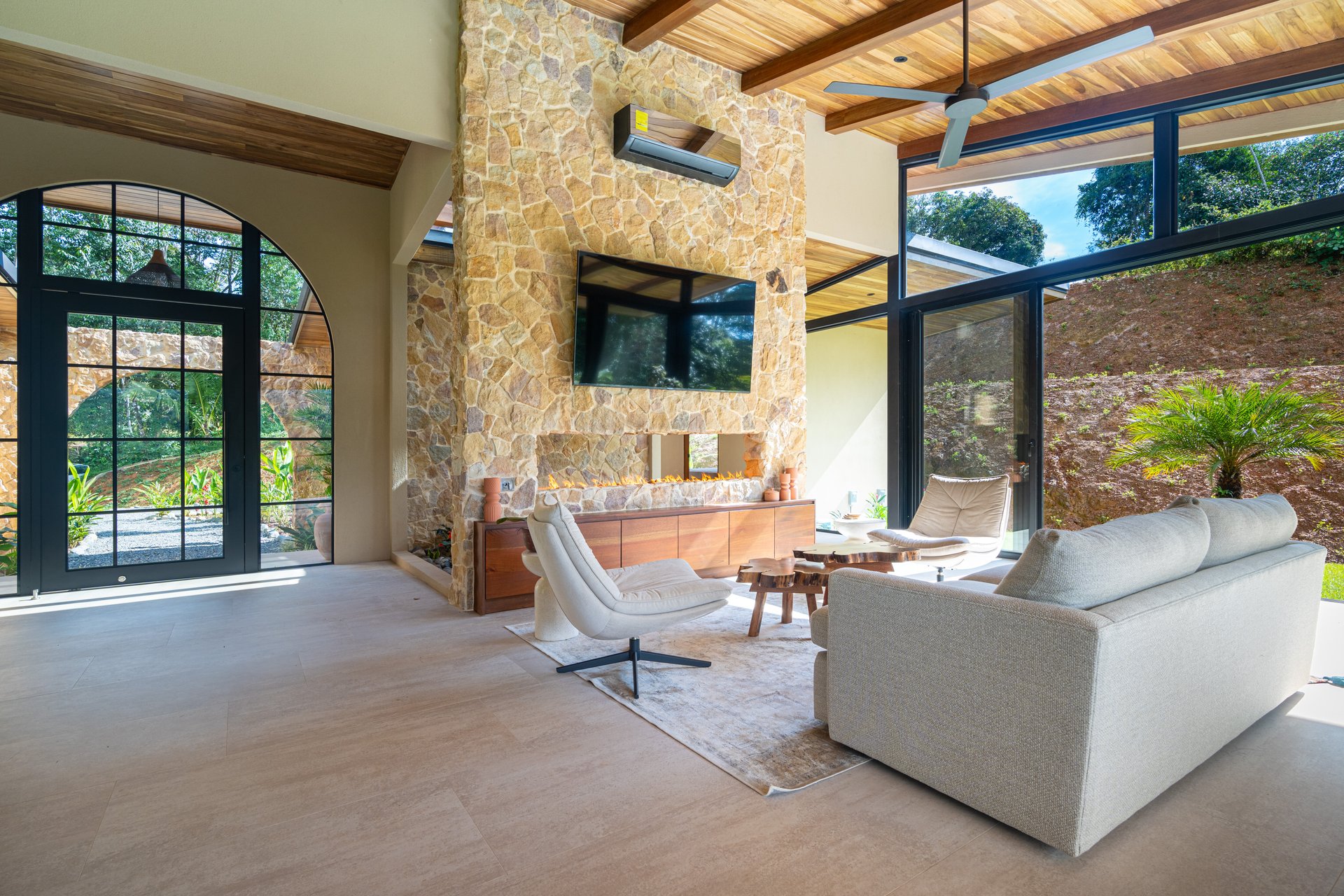 Casa Hamsa - Stunning, Modern Jungle Home in Ojochal