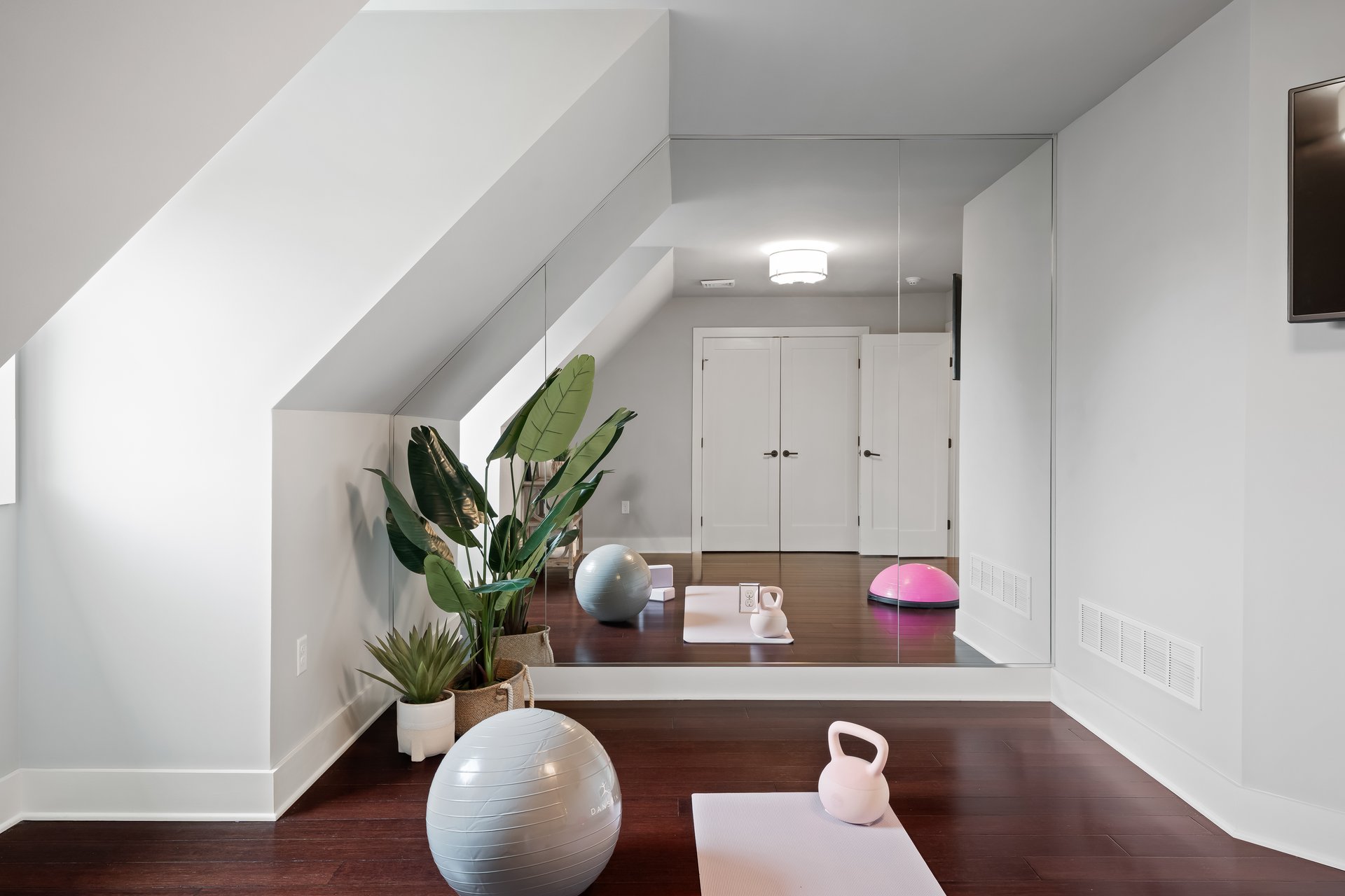 2687 Avenue Du Vlg