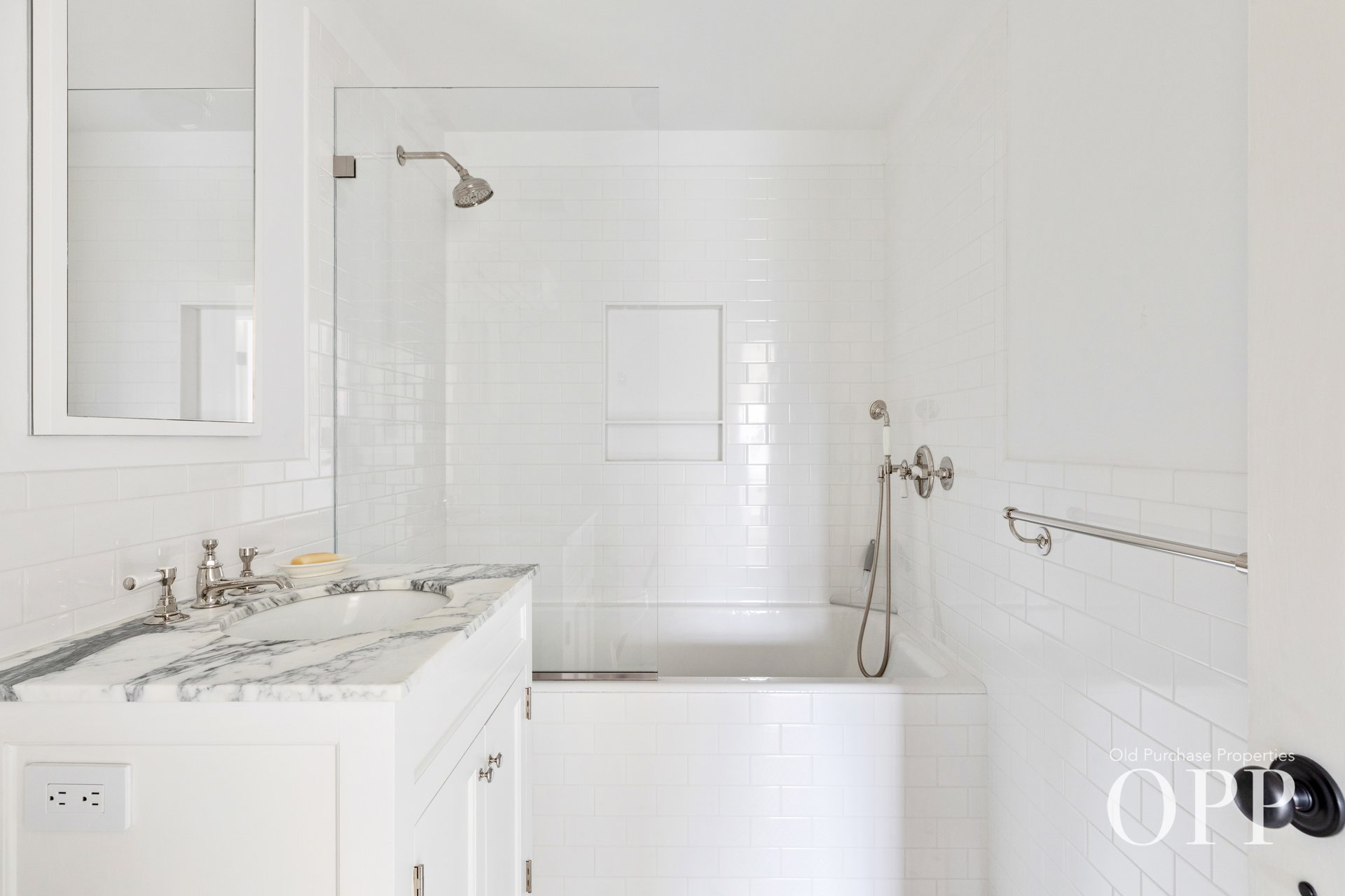 A REFINED BELLPORT RETREAT