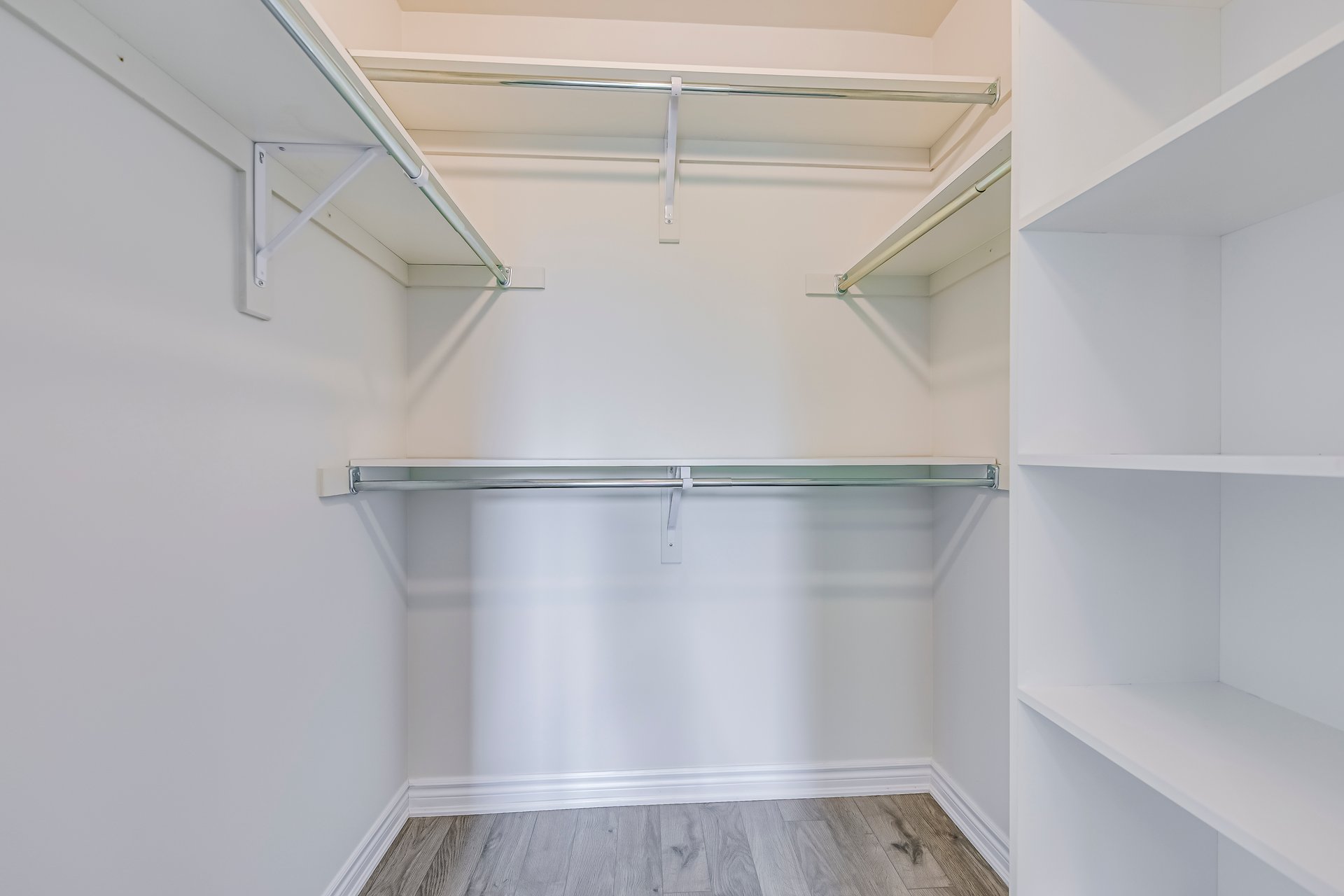 150 Oak Park Blvd 201
