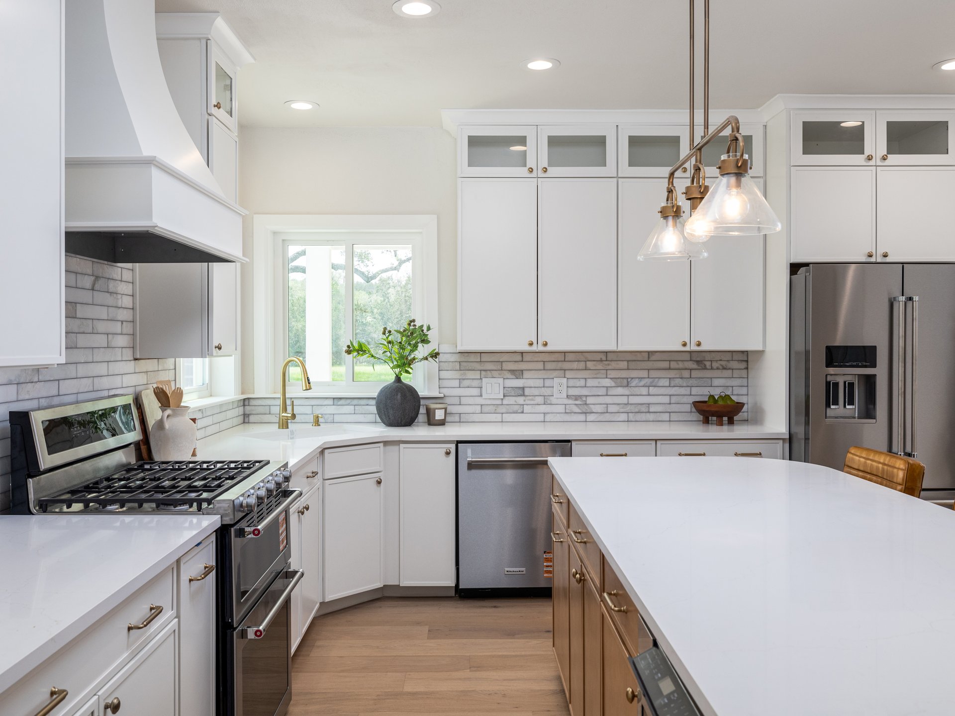 Designer-Renovated 6BR Estate Including Private Guest Apartment on 1.48 Acres