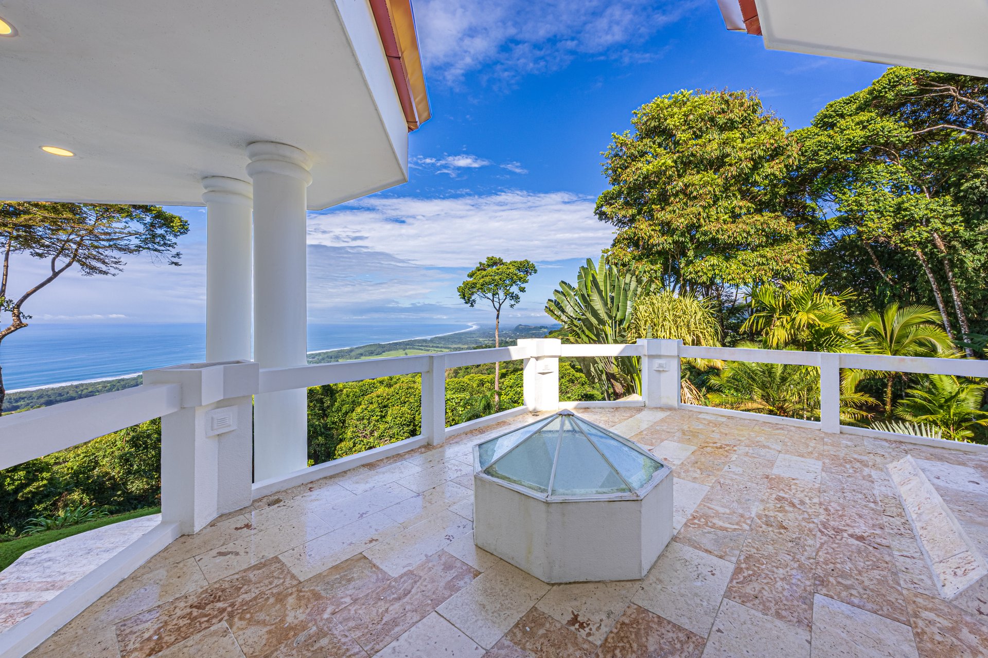 16 ACRES – 6 Bedroom Grand Estate With Guest House, 15 Minutes to Dominical, SPECTACULAR OCEAN VIEWS!!!