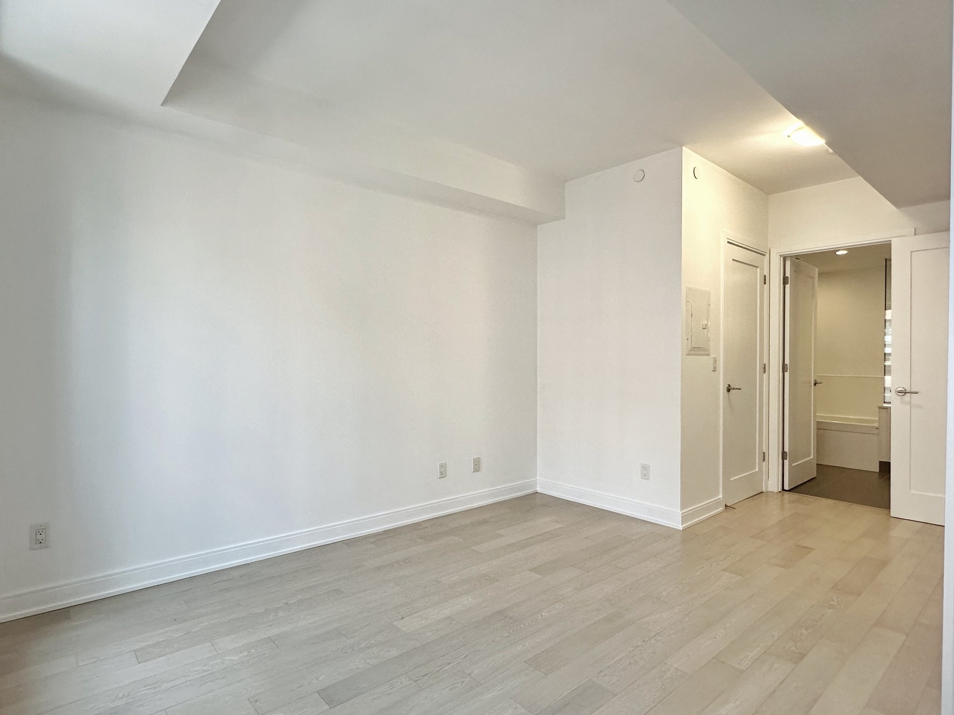 519- 55 Front Street E