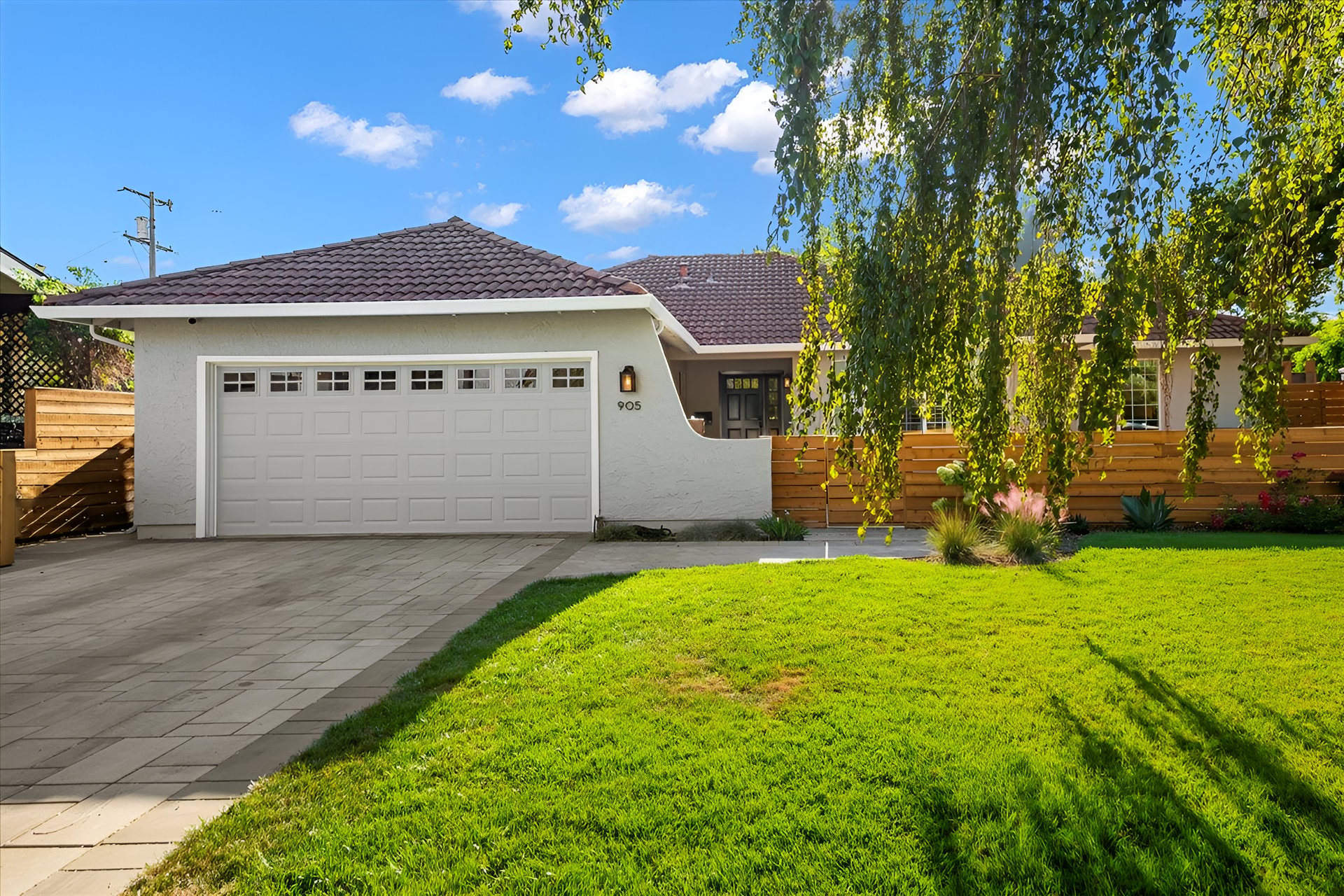 905 Plaza Dr