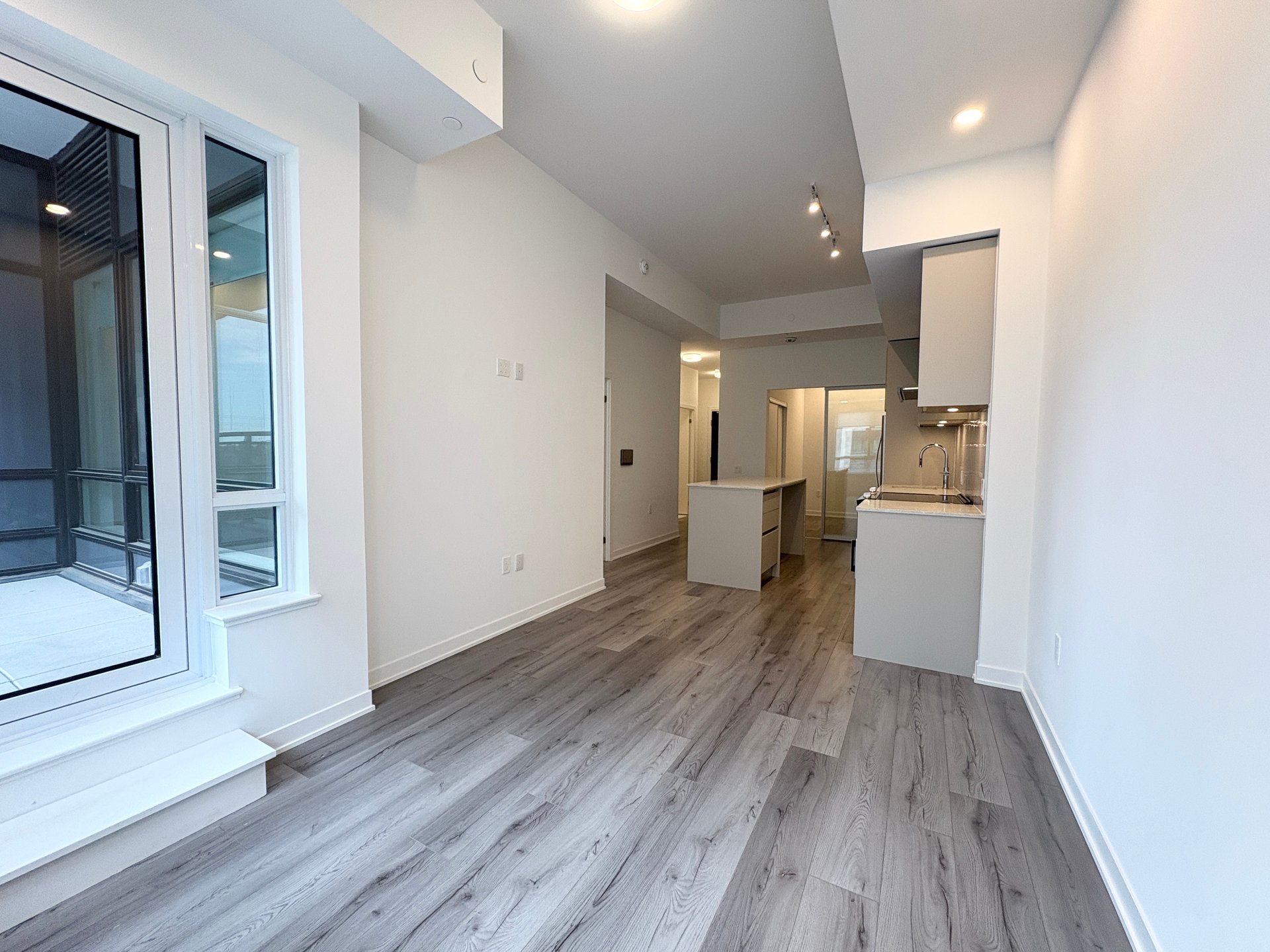 395 Dundas Street W Unit: 223
