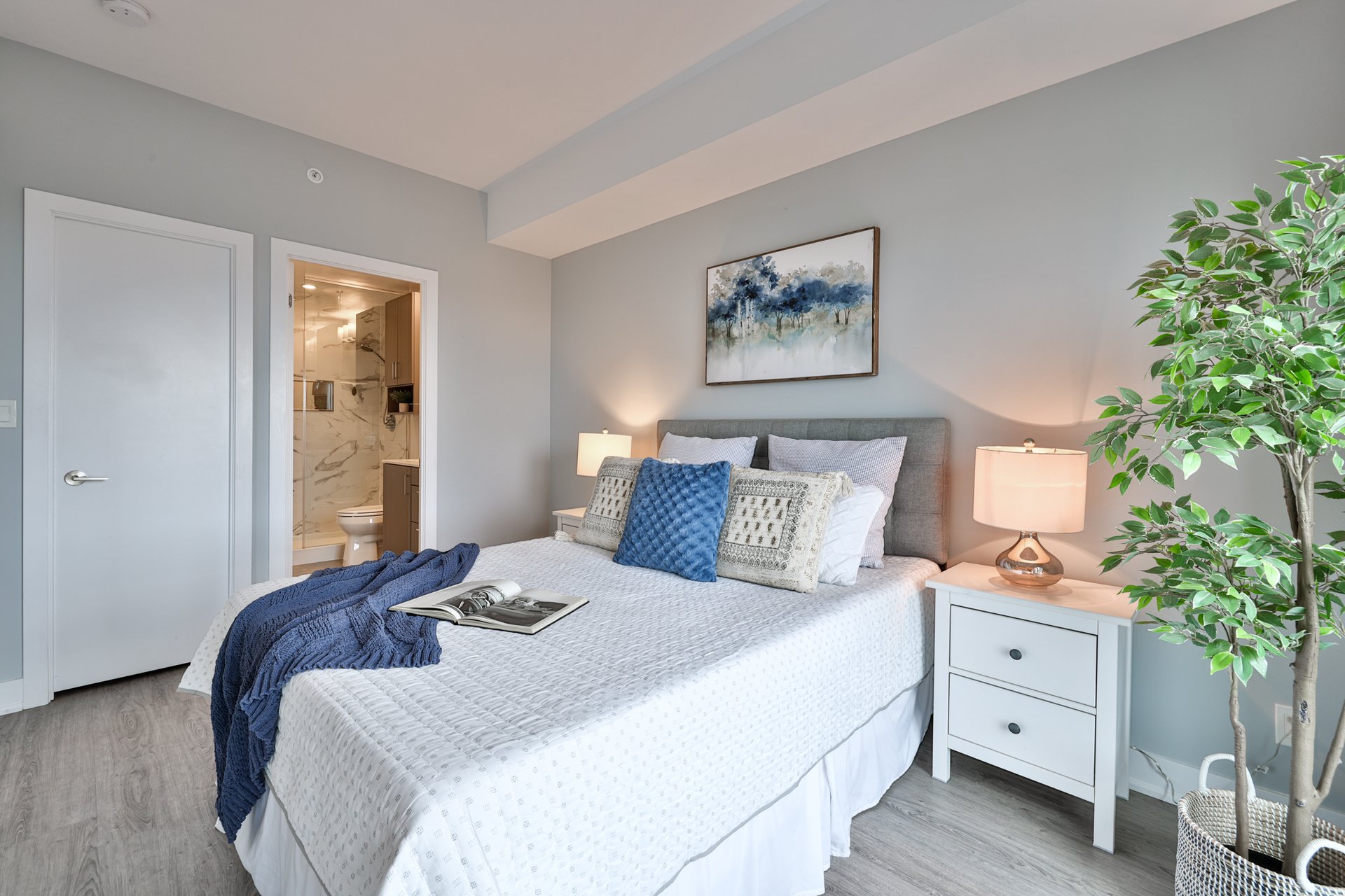  Corner Suite At The Barrington! 