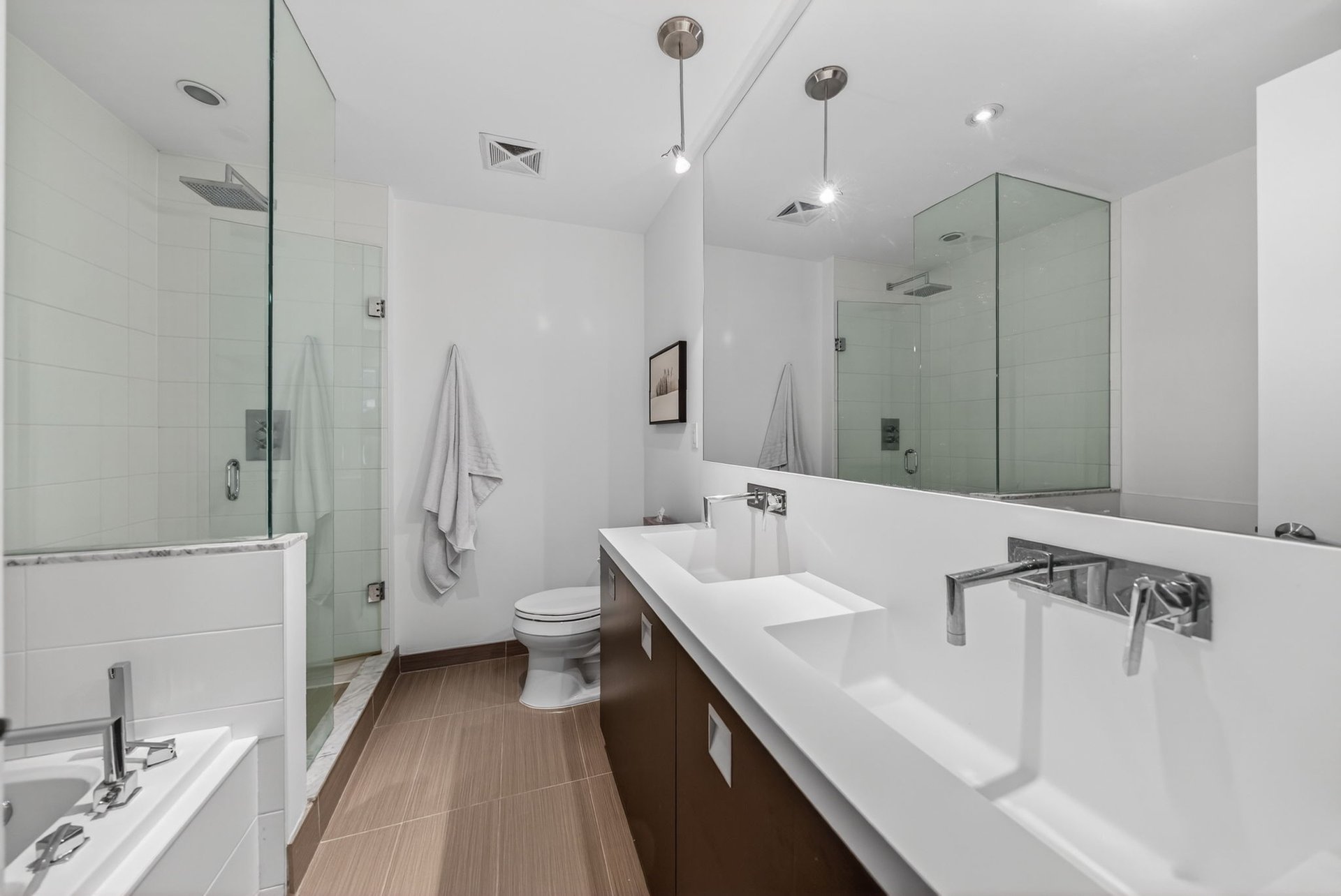  SOLD: In The Heart Of Vibrant King West