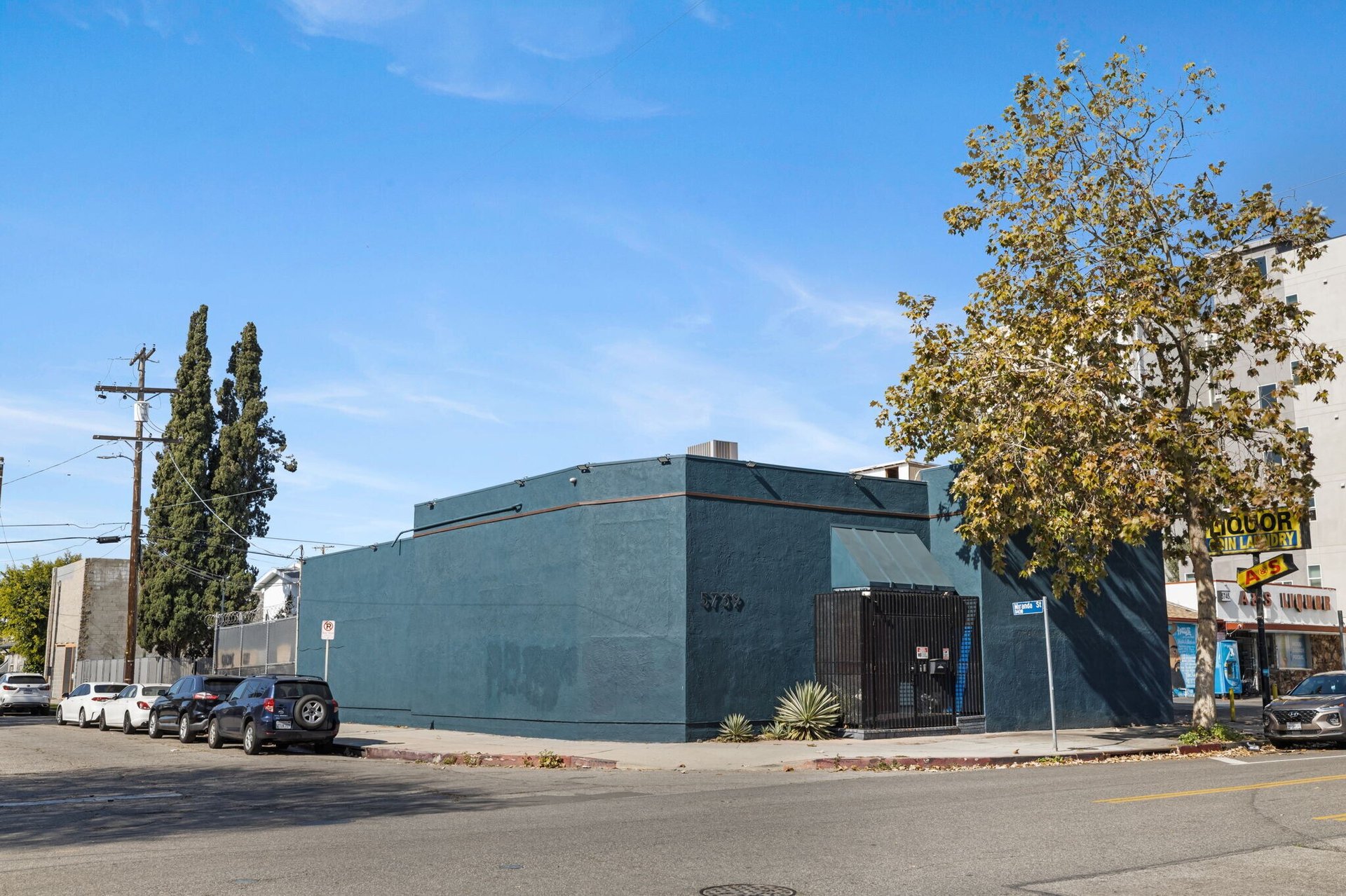 5739 Tujunga Ave