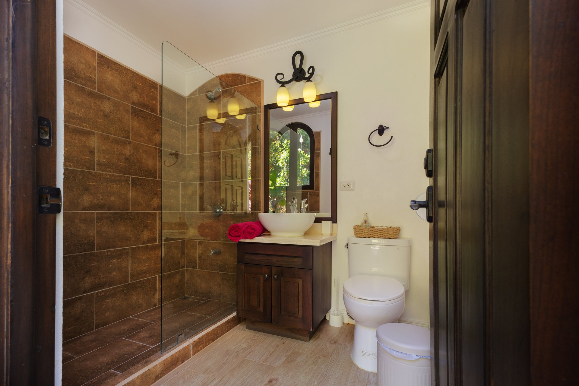 CASA ORQUIDEA – LUXURY HOME WITH OCEAN VIEWS IN GATED COMMUNITY
