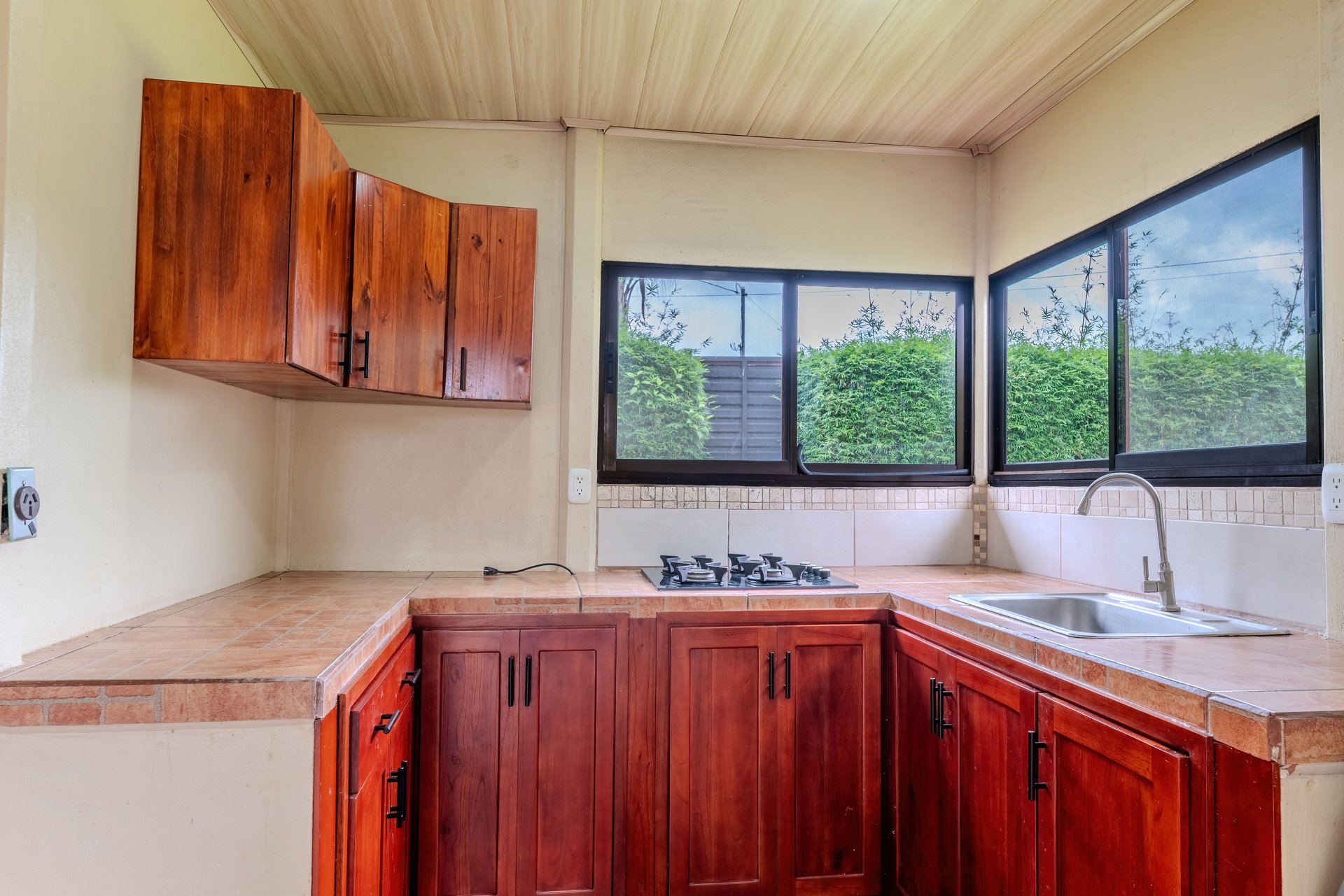 Multi-Family Compound, 4 Fully Furnished Units | 15 Minutes to the Beach
