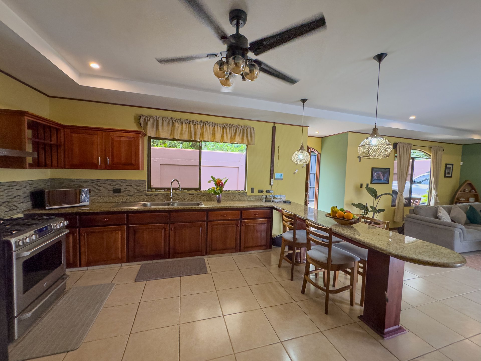 Naranjito corner lot house