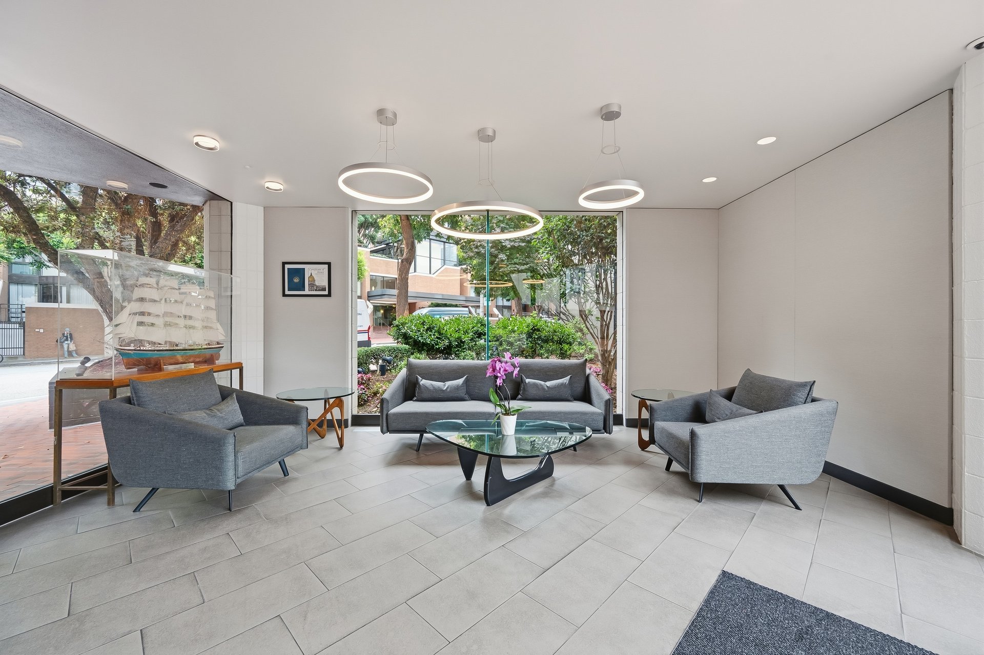 A Spacious North Waterfront Retreat