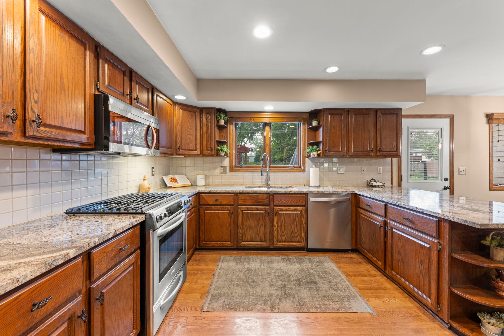 608 61st St, Lisle