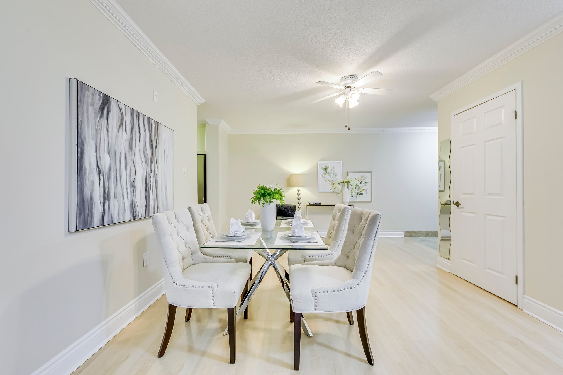 185 Robinson St 205