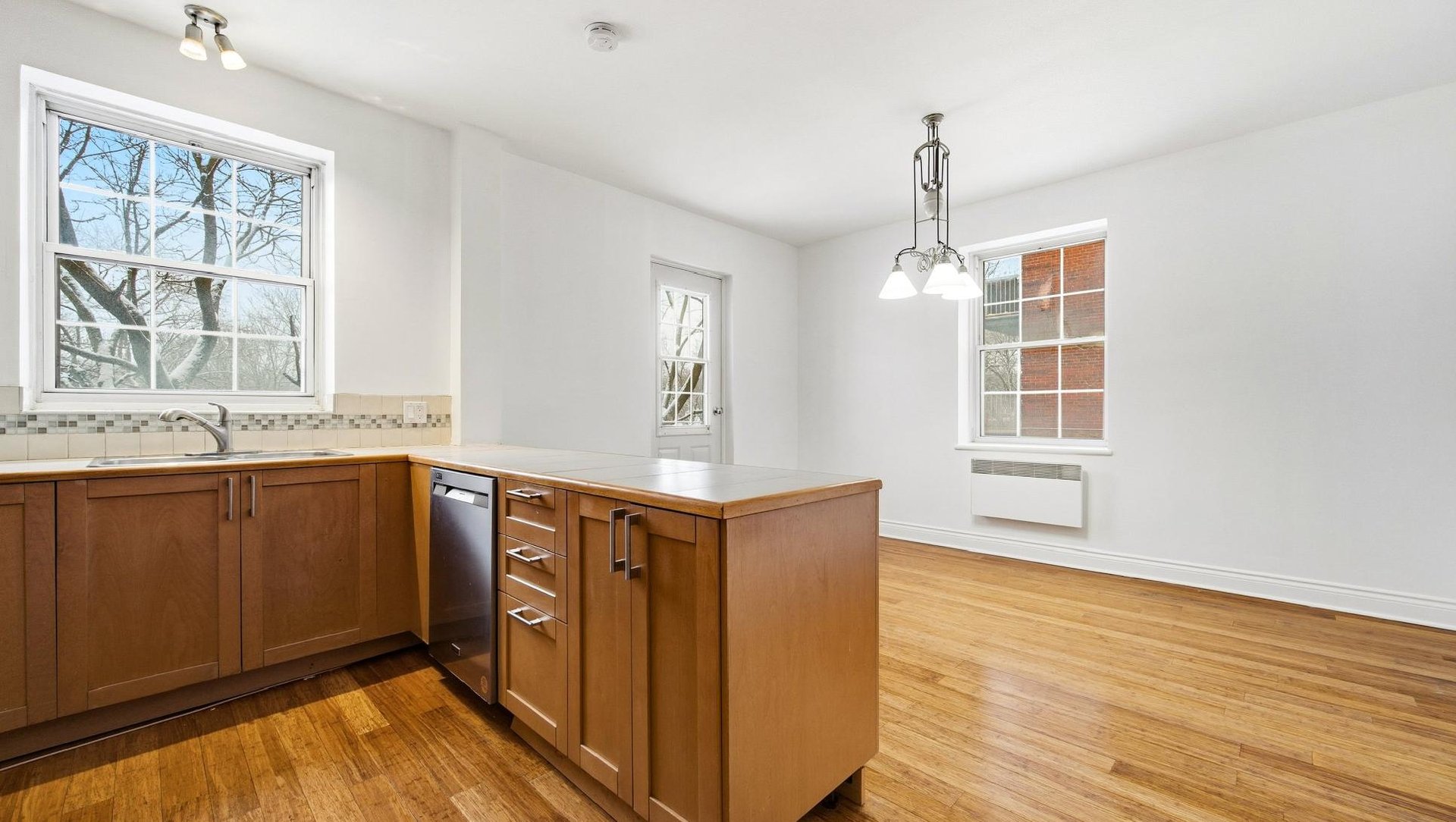 At the edge of Westmount | Corner unit with a view of Mount Royal